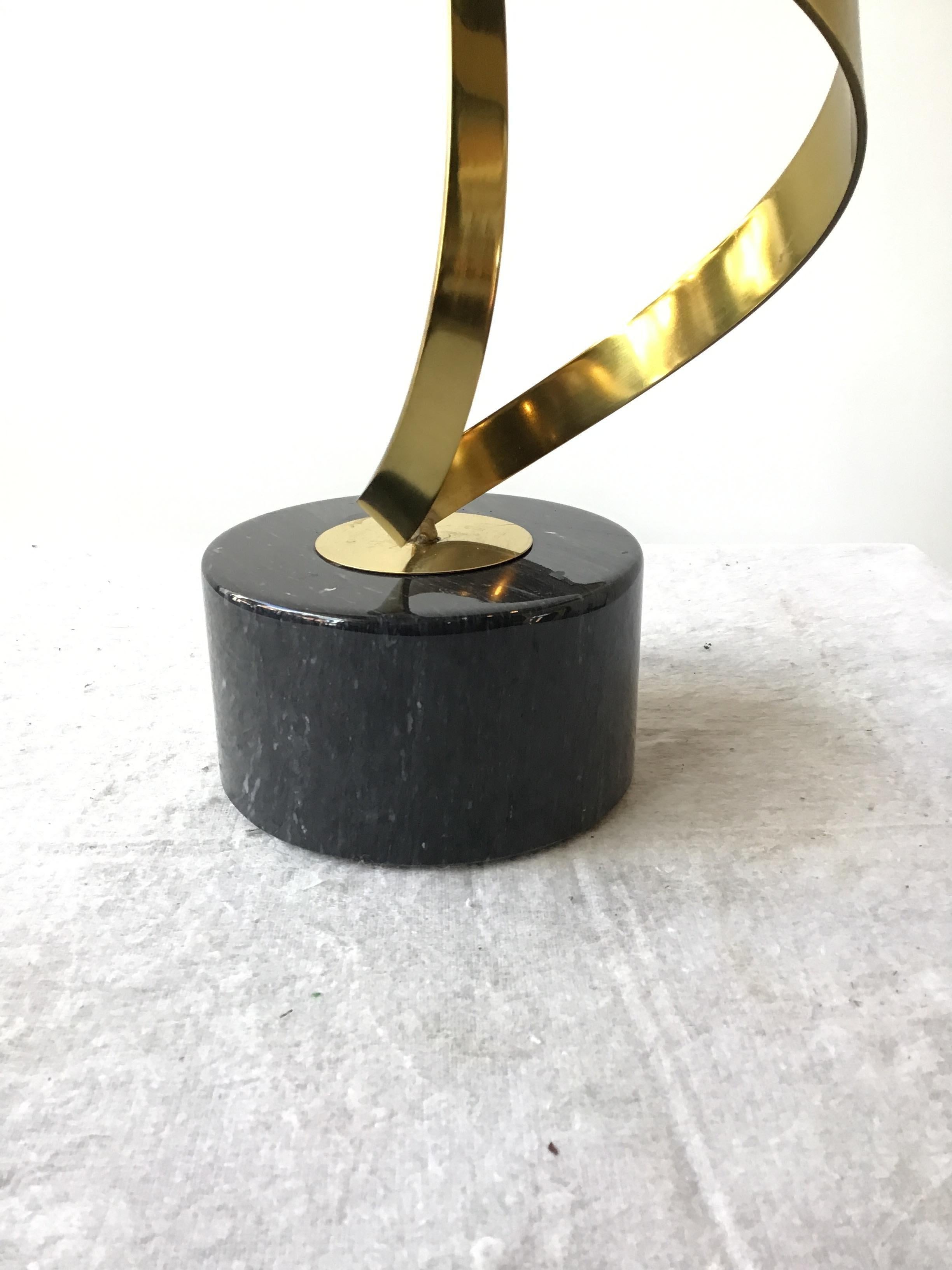 1980s Brass Ribbon Abstract Sculpture on Marble Base For Sale 1