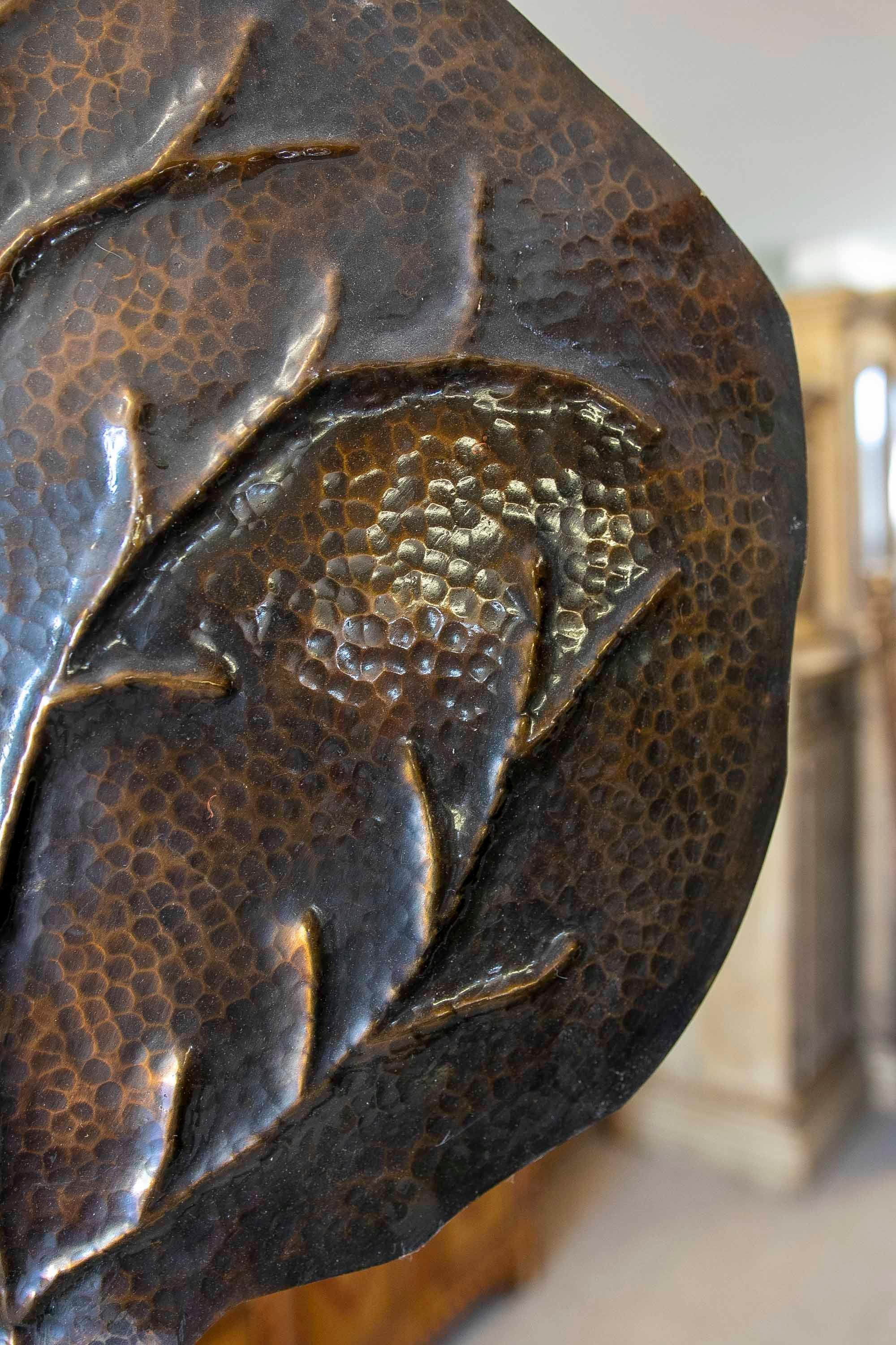 Lampadaire des années 1980 en bronze et laiton avec forme de feuille  en vente 5