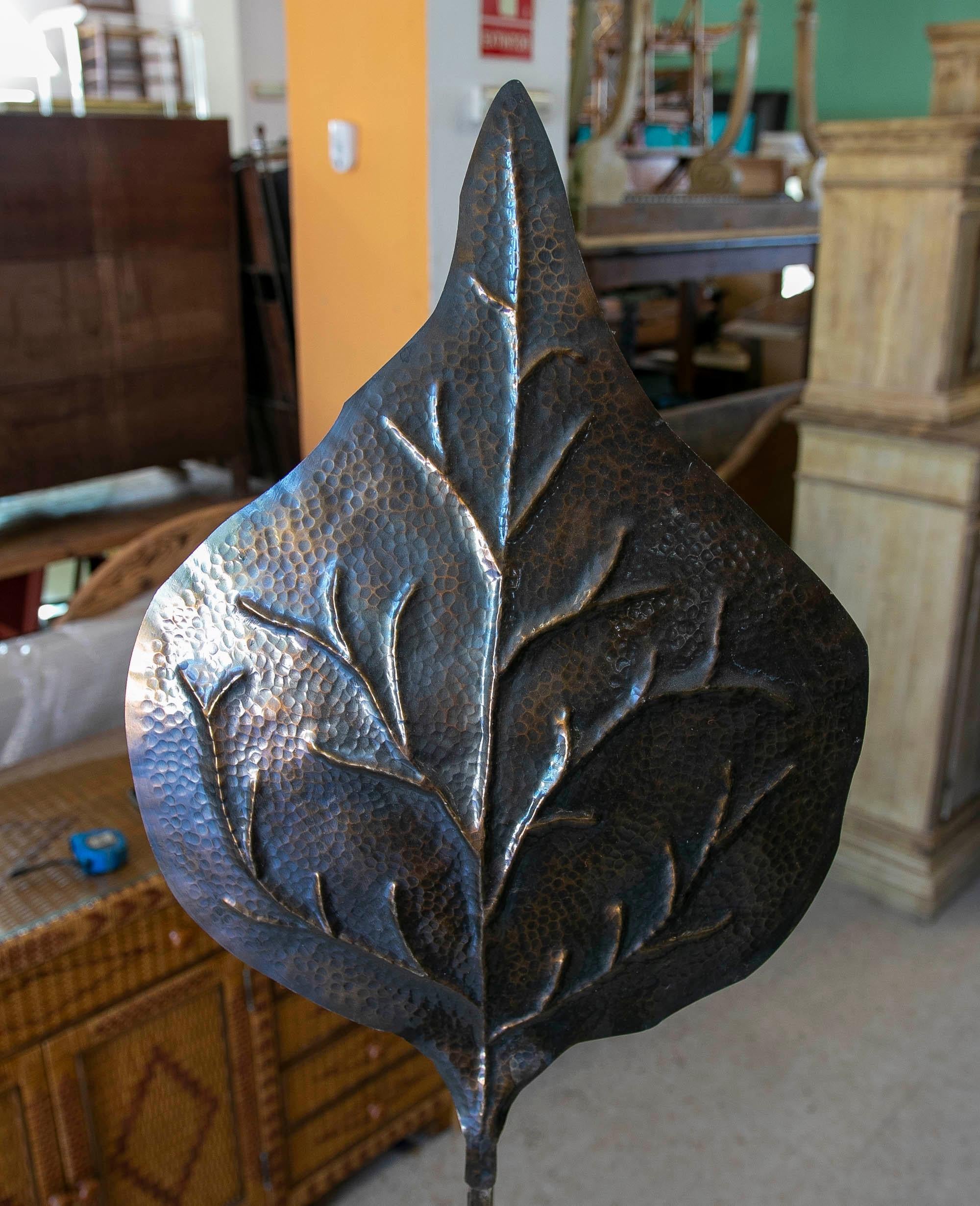 1980s Bronze and Brass Floor Lamp with Leaf Shape  For Sale 7