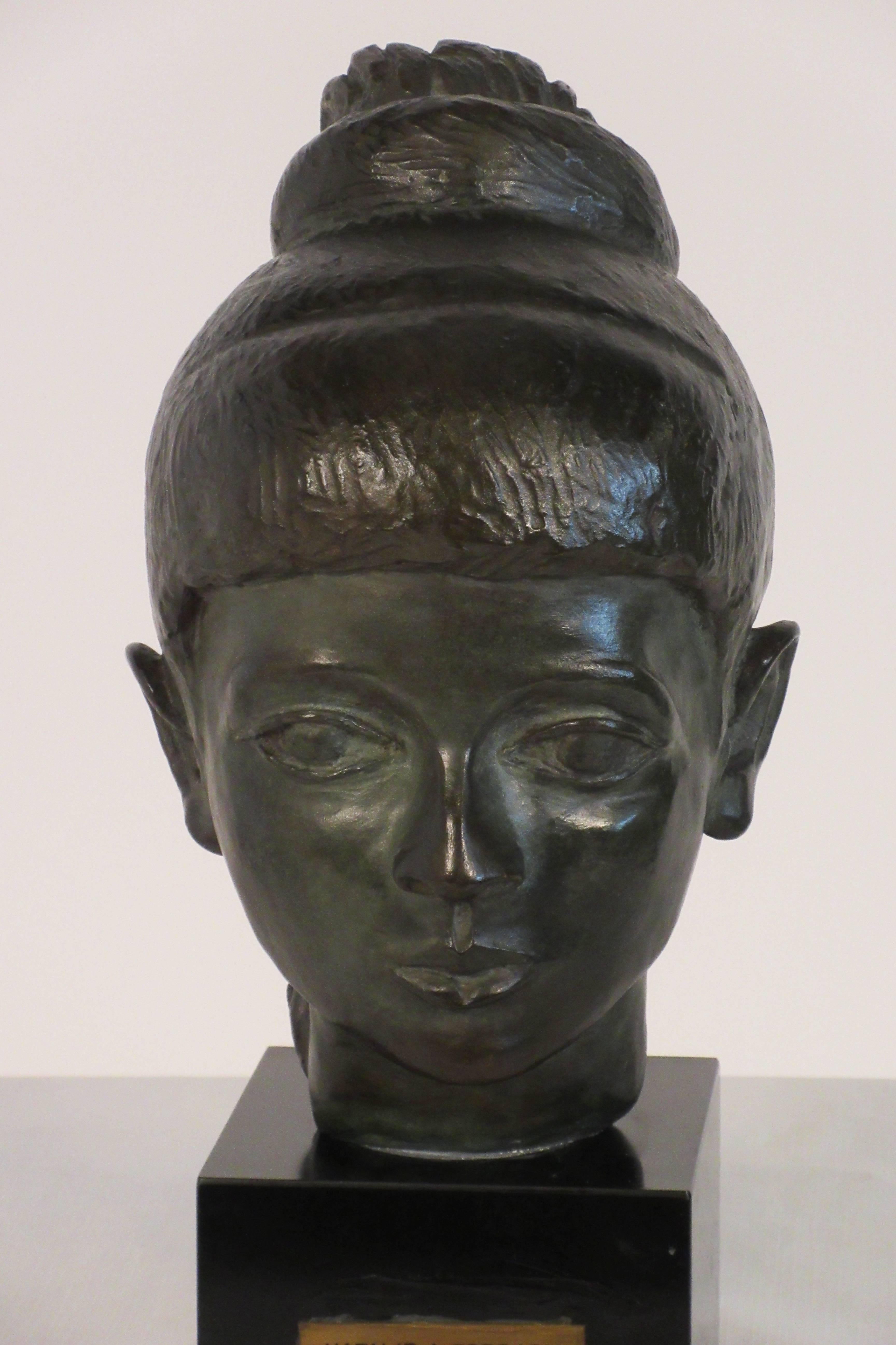 1980s Bronze Bust of Female In Good Condition For Sale In Tarrytown, NY