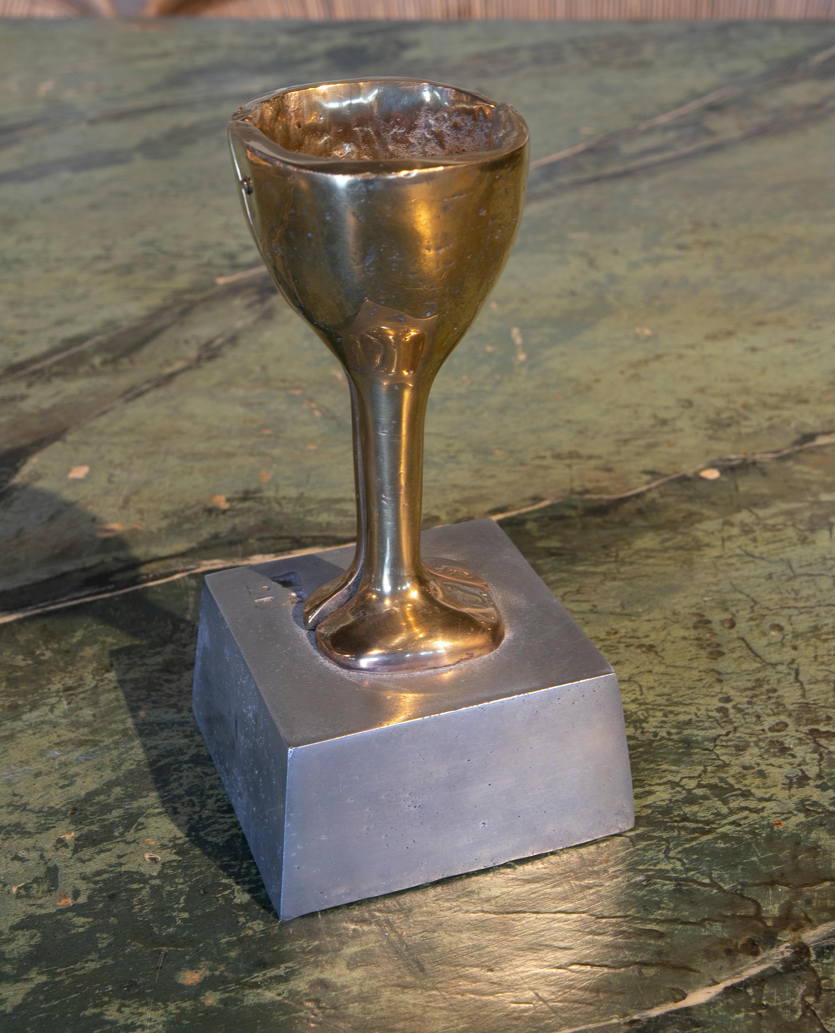 1980s Bronze Cup with Pedestal by the Artist David Marshall In Good Condition For Sale In Marbella, ES