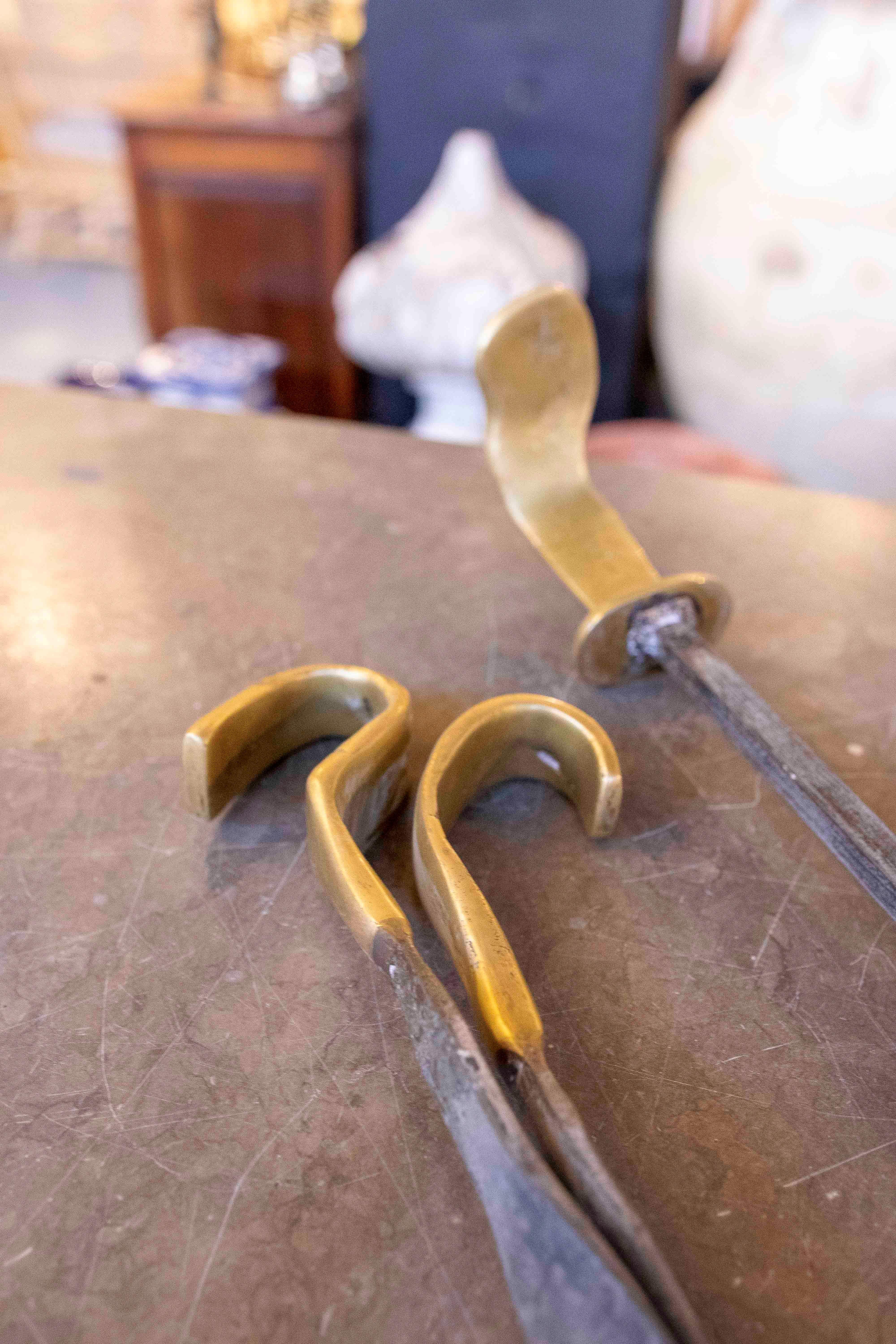 Ensemble d'outils de cheminée en bronze de l'artiste David Marshall des années 1980 en vente 5
