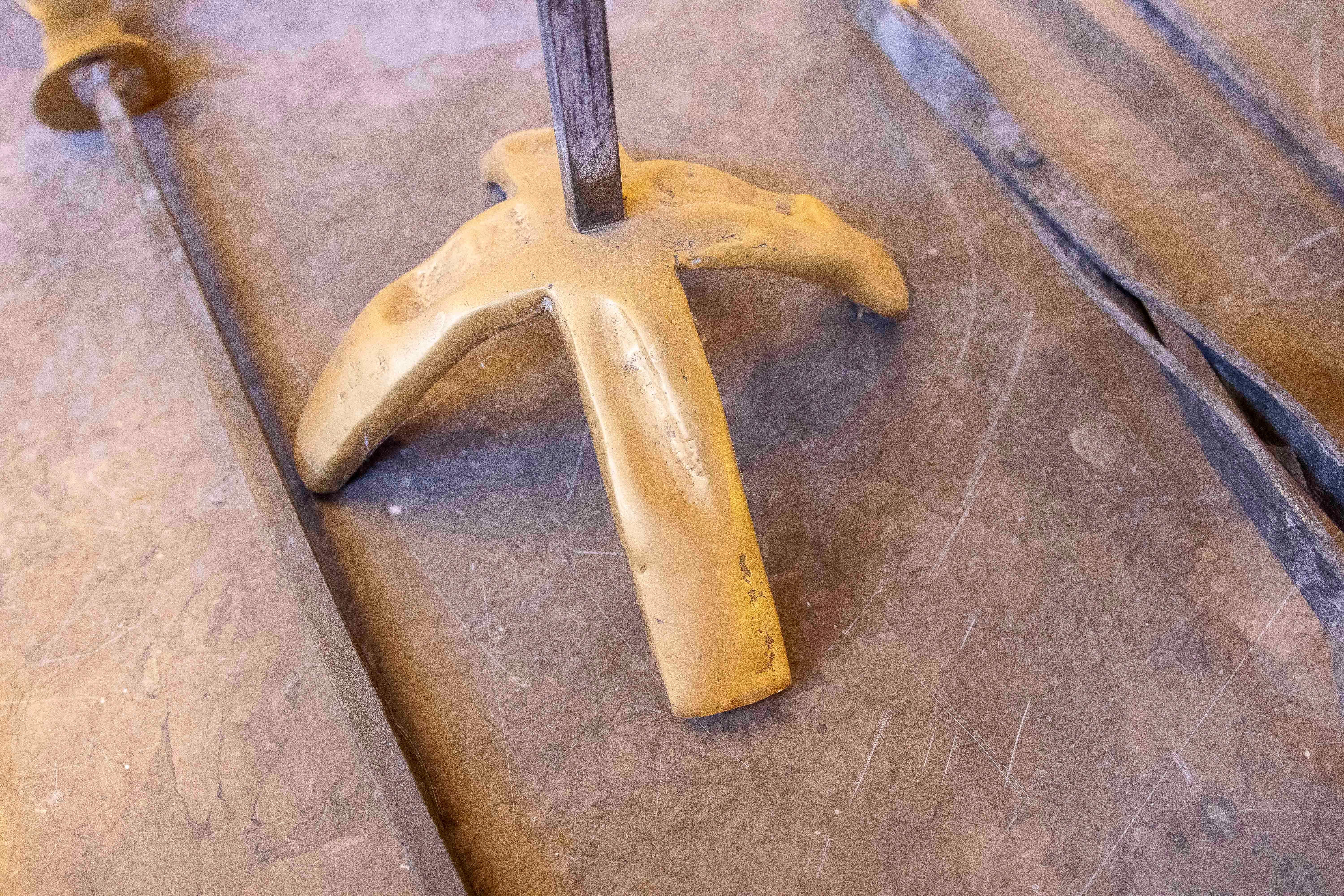 Ensemble d'outils de cheminée en bronze de l'artiste David Marshall des années 1980 en vente 7