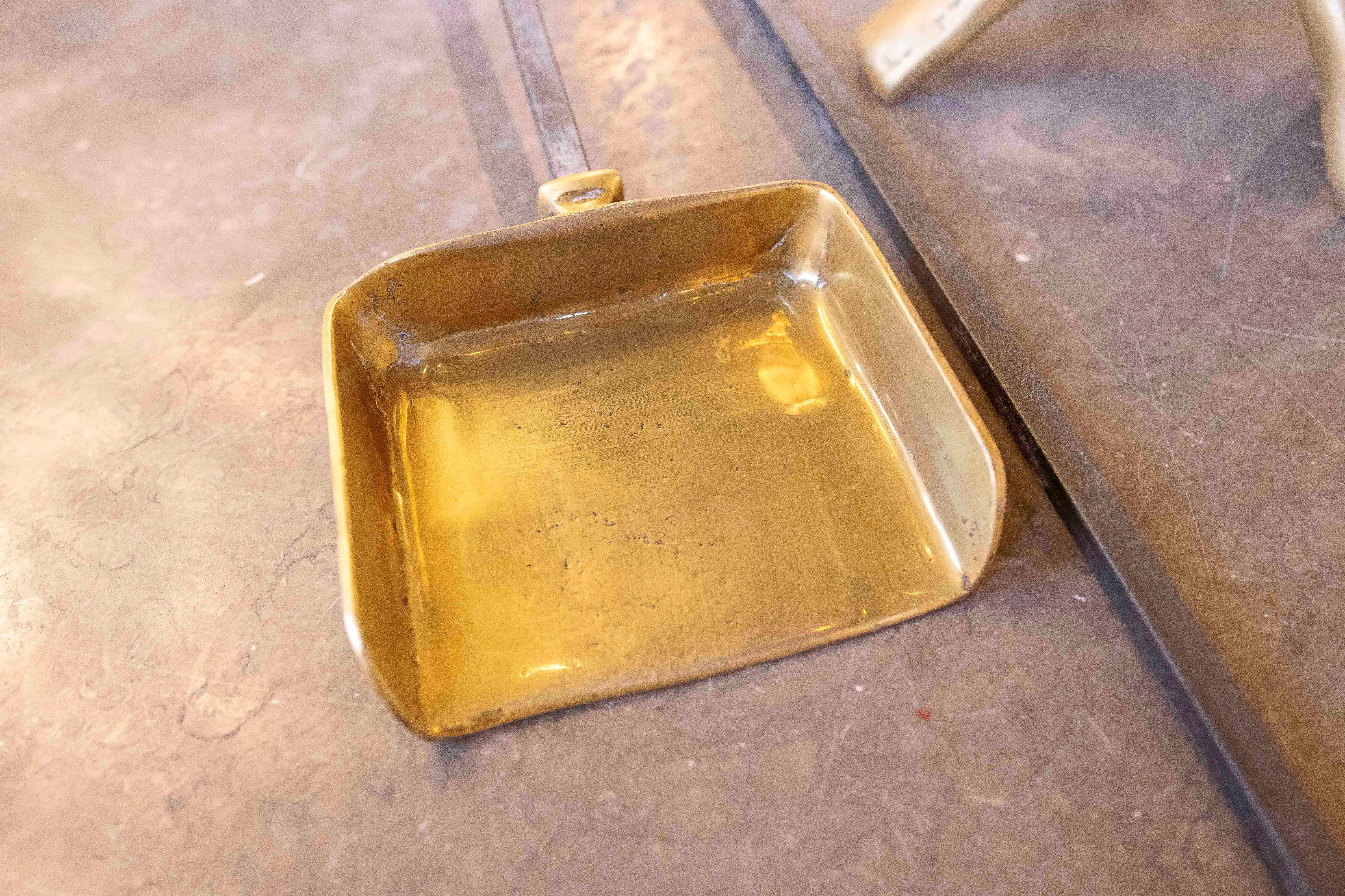 Ensemble d'outils de cheminée en bronze de l'artiste David Marshall des années 1980 en vente 9