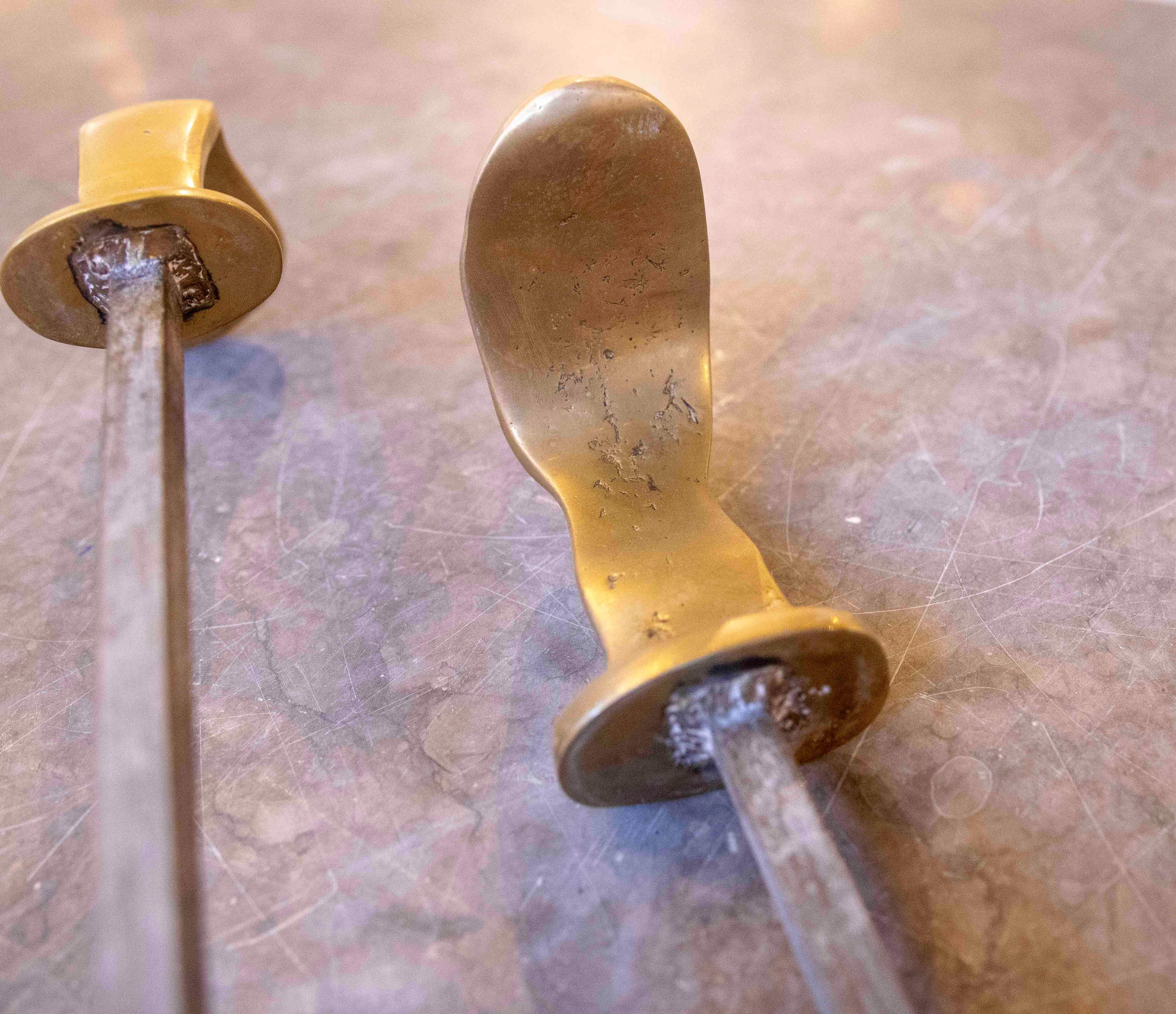 Ensemble d'outils de cheminée en bronze de l'artiste David Marshall des années 1980 en vente 10