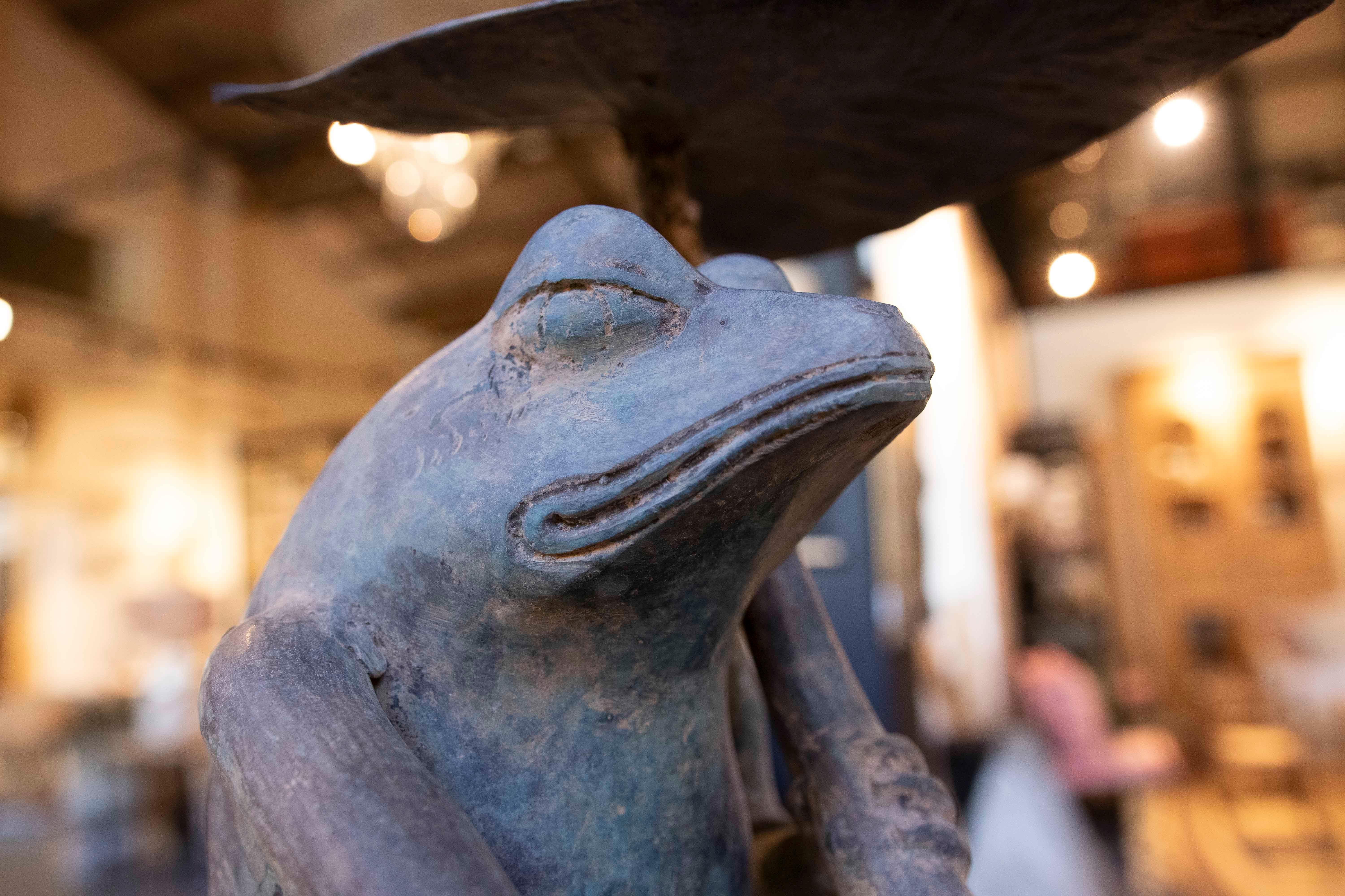 1980s Bronze Frog Sculpture with Umbrella For Sale 5