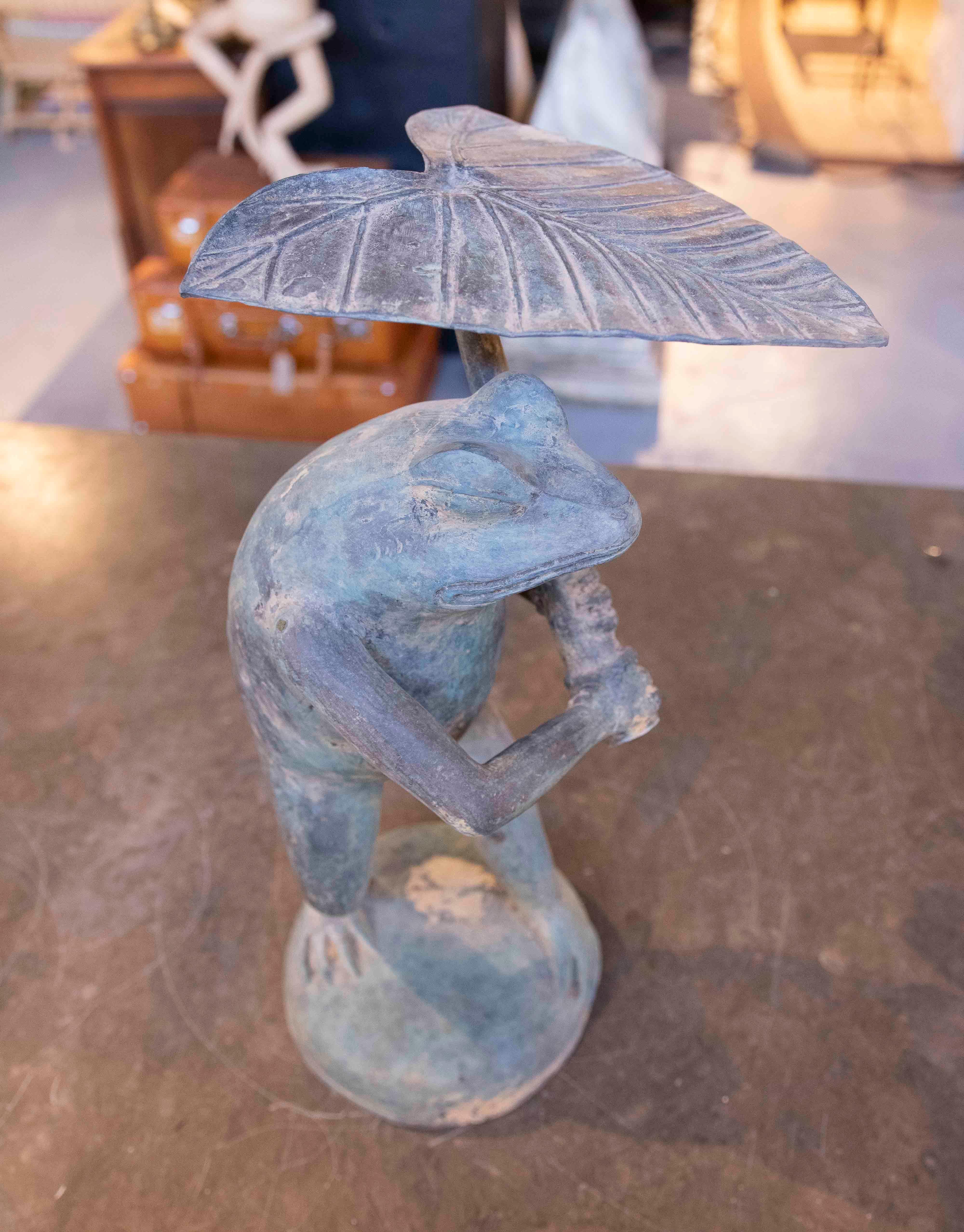 1980s Bronze Frog Sculpture with Umbrella For Sale 3