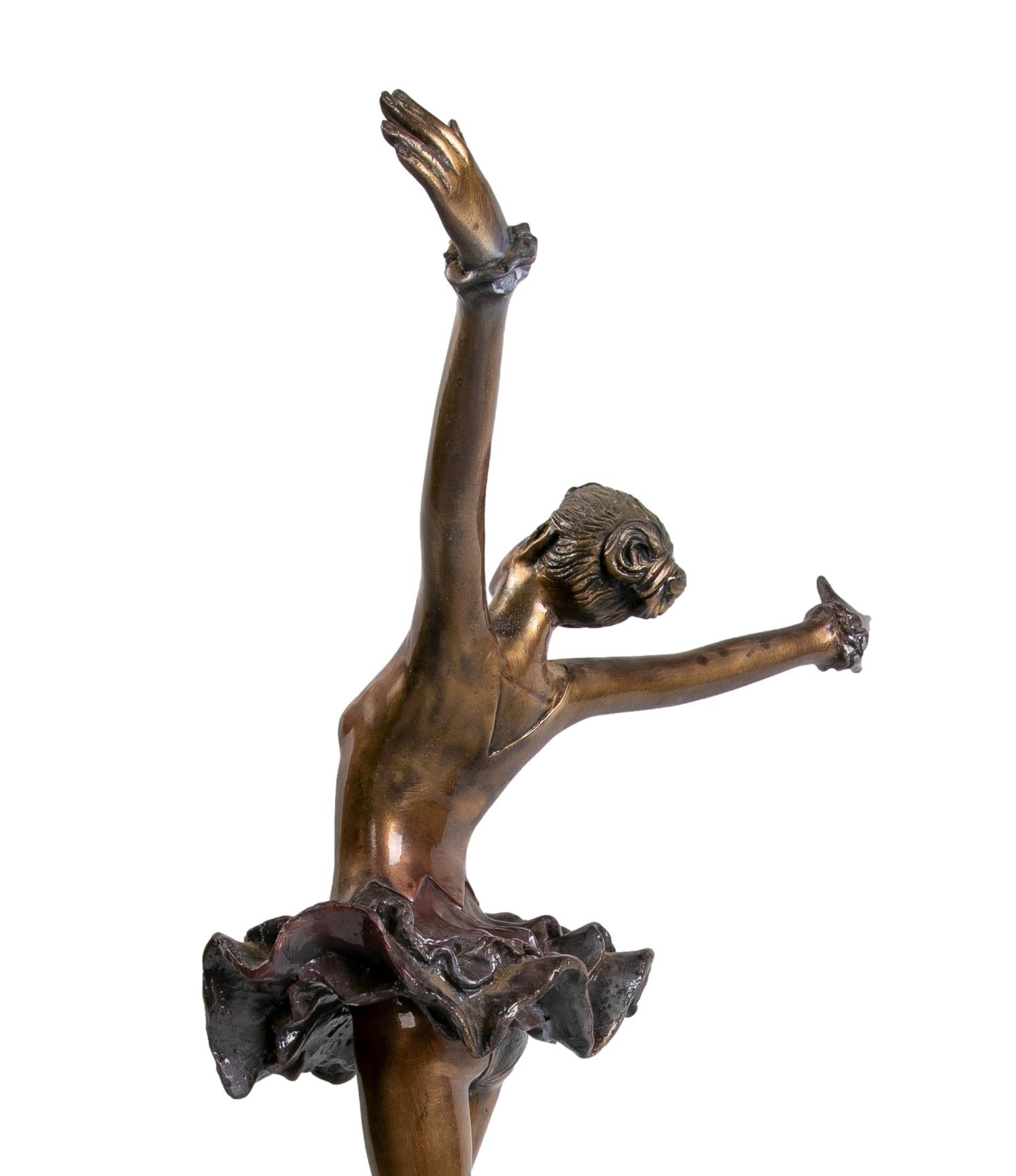 Bronzeskulptur eines Tänzers aus den 1980er Jahren, signiert Ac. Foyrel  im Angebot 5