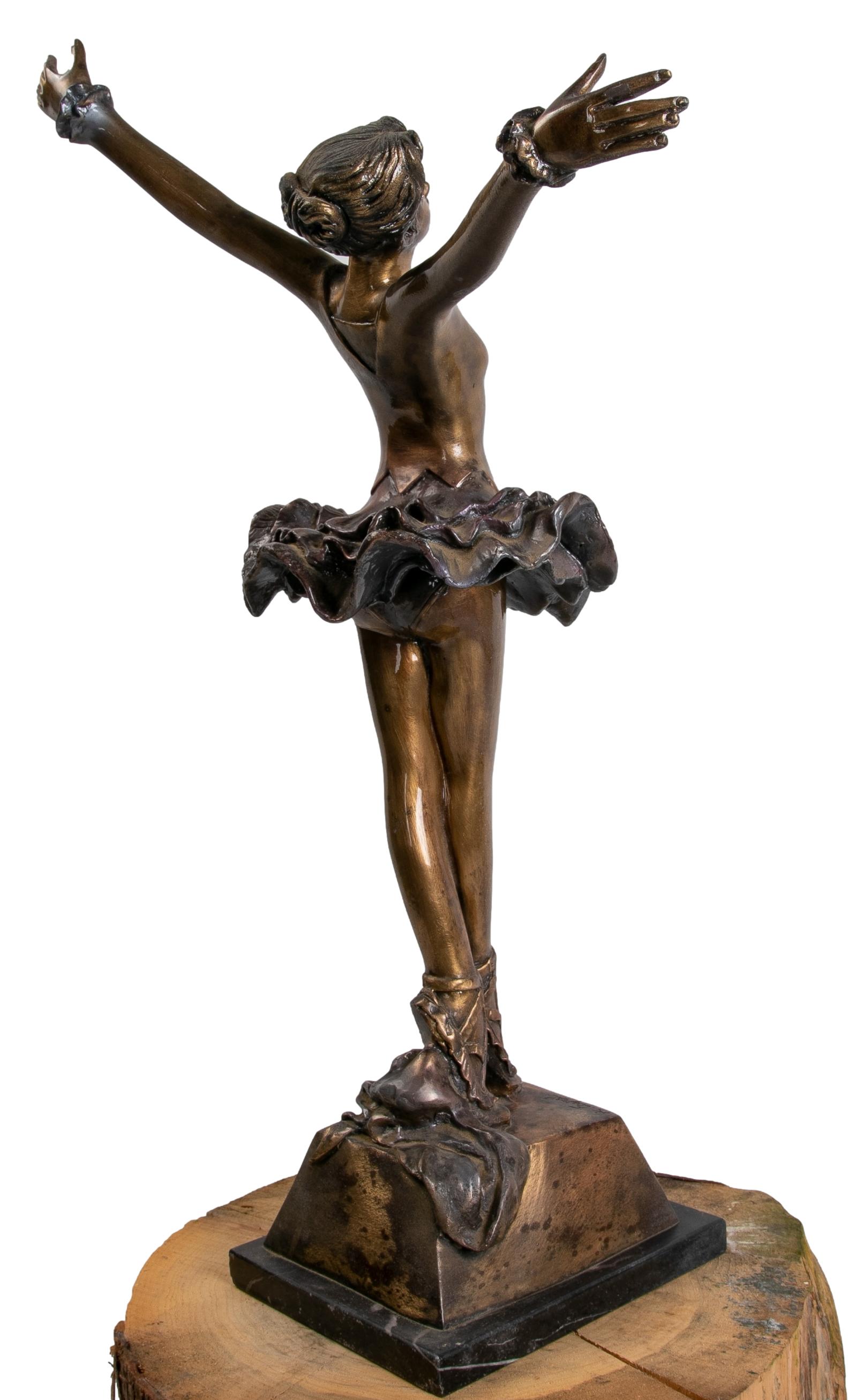 Bronzeskulptur eines Tänzers aus den 1980er Jahren, signiert Ac. Foyrel  im Angebot 1