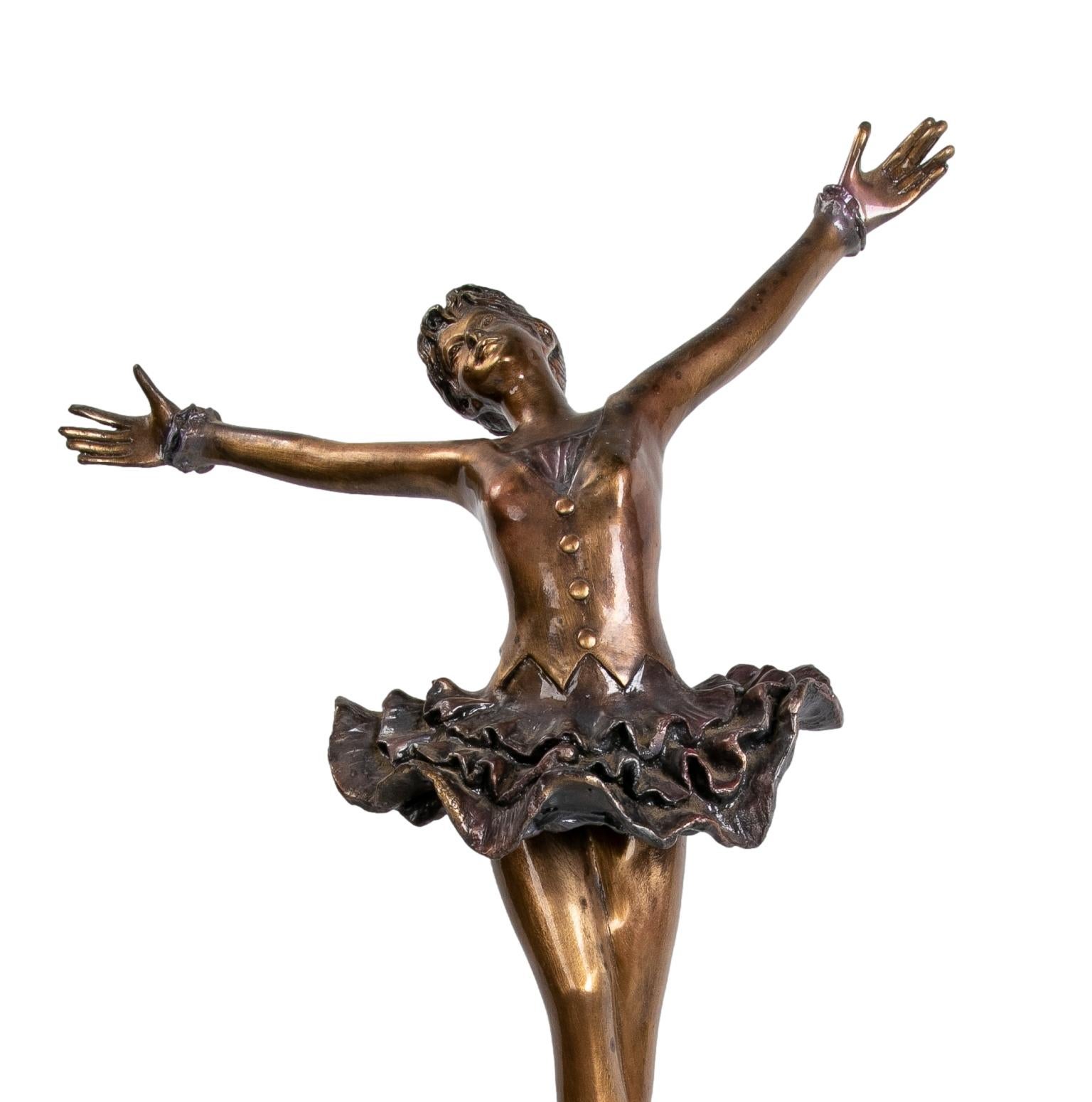 Bronzeskulptur eines Tänzers aus den 1980er Jahren, signiert Ac. Foyrel  im Angebot 4