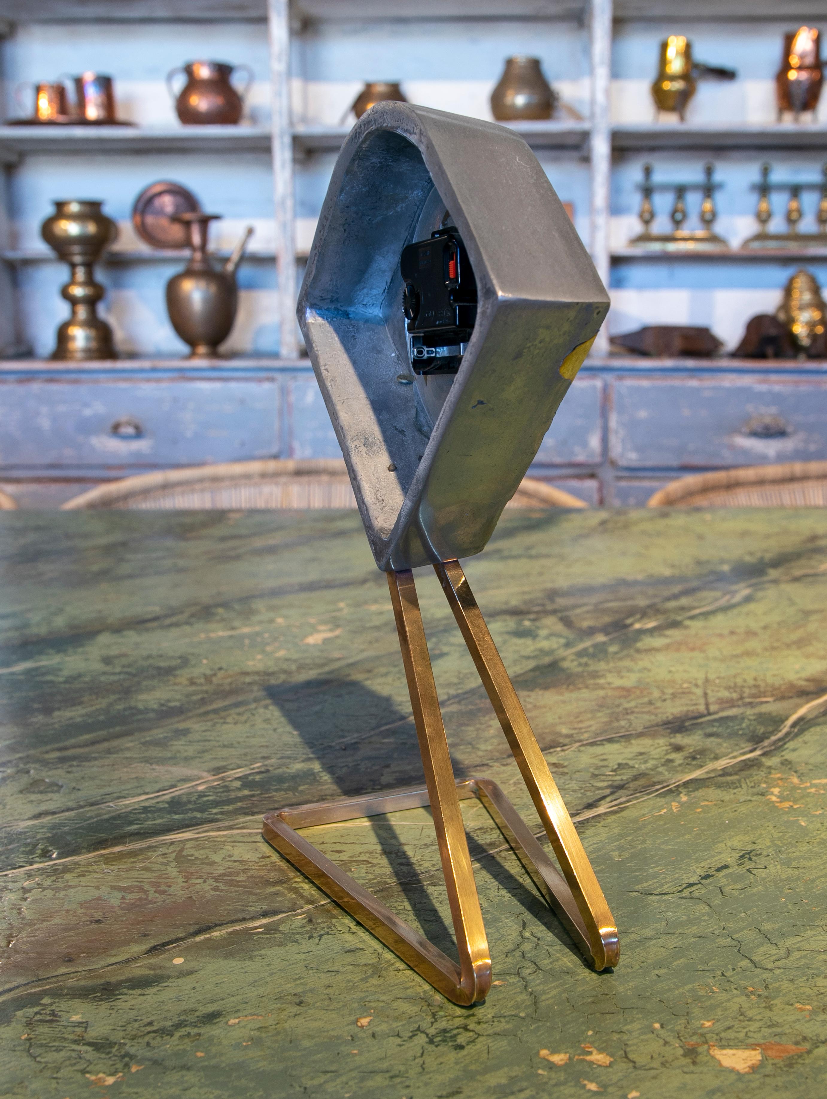Bronze Horloge de table en bronze de l'artiste David Marshall des annes 1980 en vente