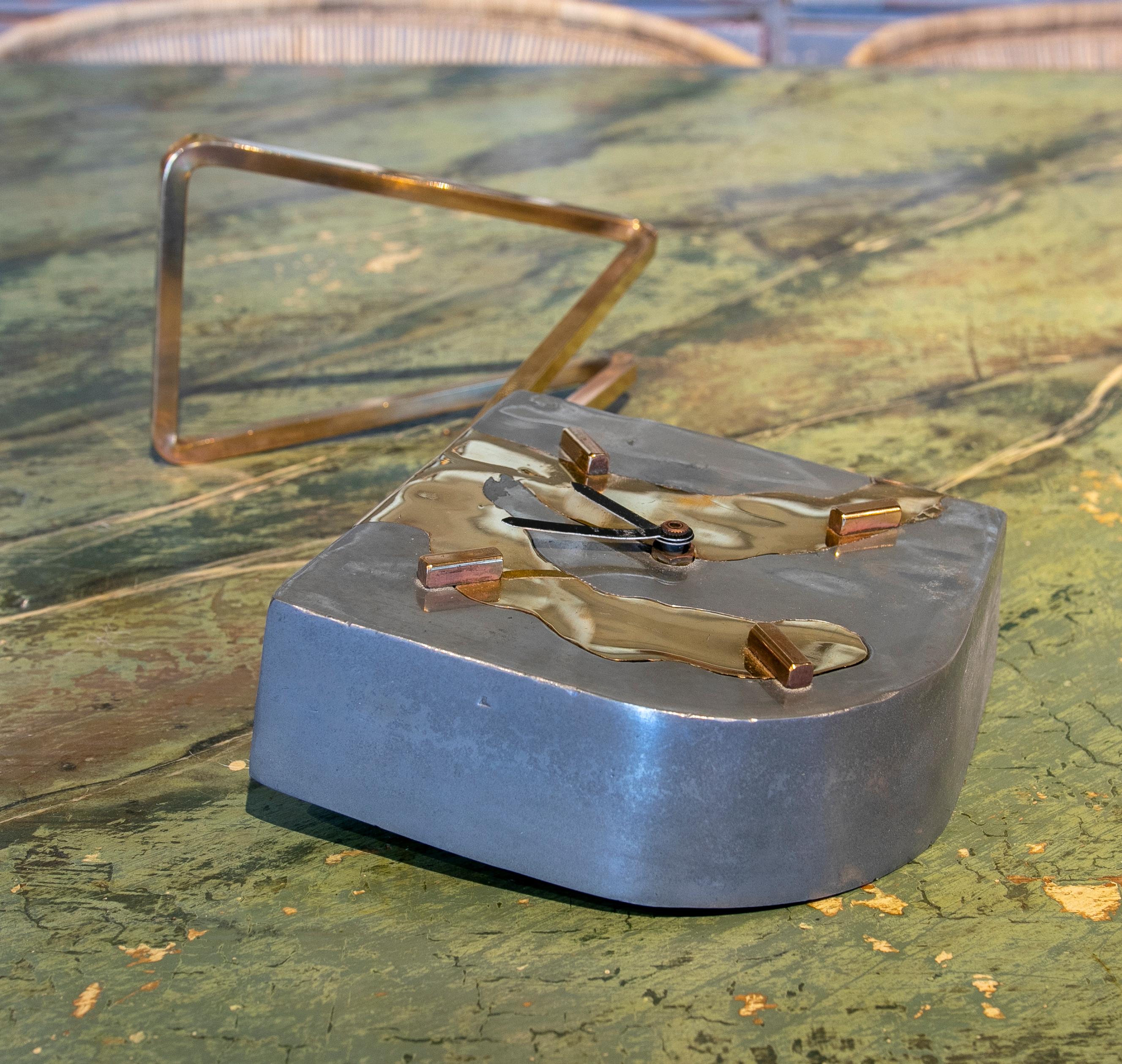 Reloj de mesa de bronce de los años 80 del artista David Marshall en venta 2