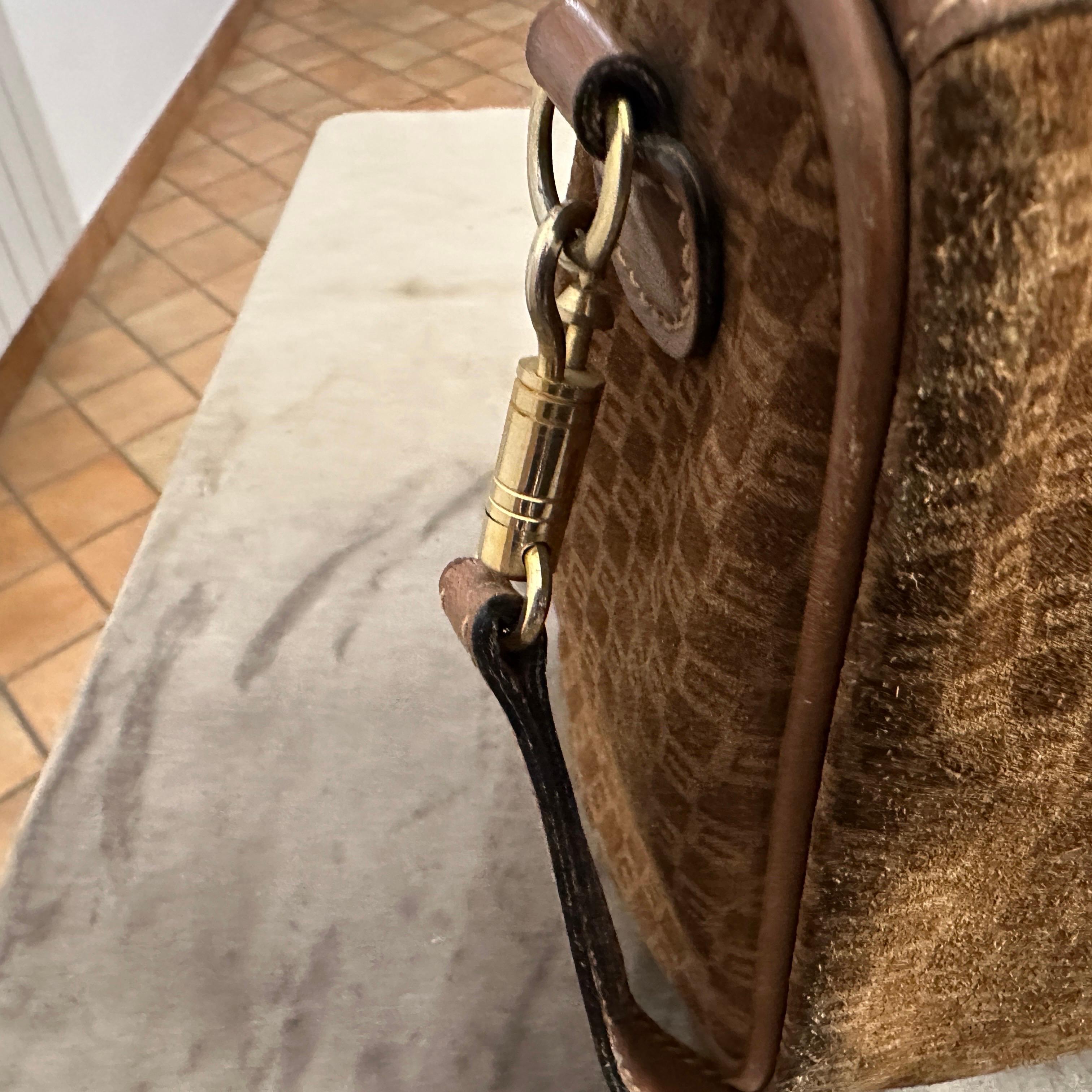 1980s Brown Leather Shoulder Bag by Gucci For Sale 6