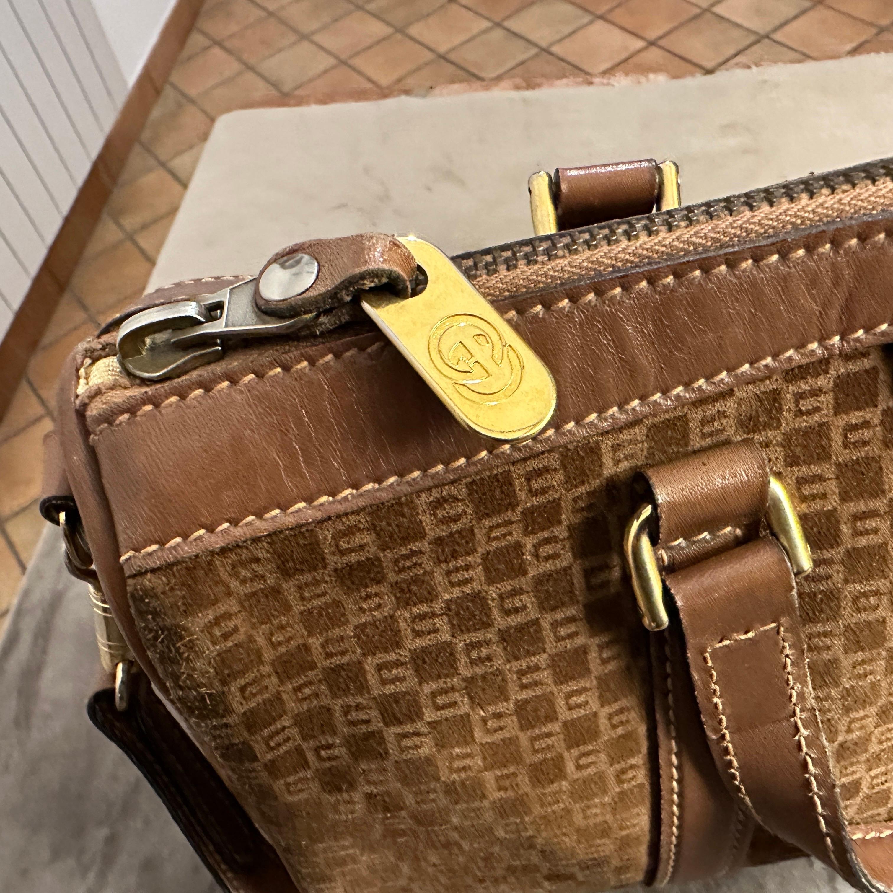 1980s Brown Leather Shoulder Bag by Gucci For Sale 7