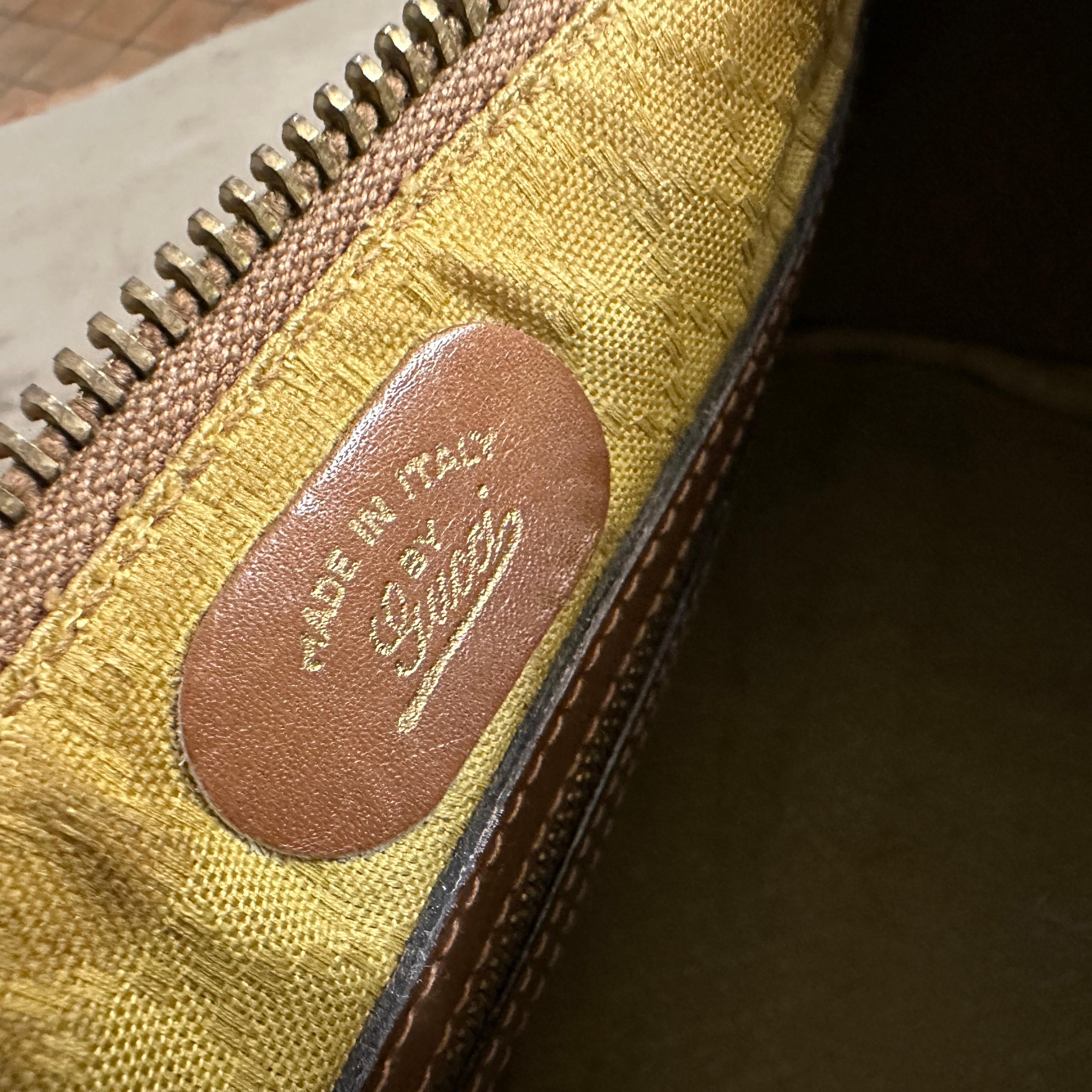 Women's 1980s Brown Leather Shoulder Bag by Gucci For Sale