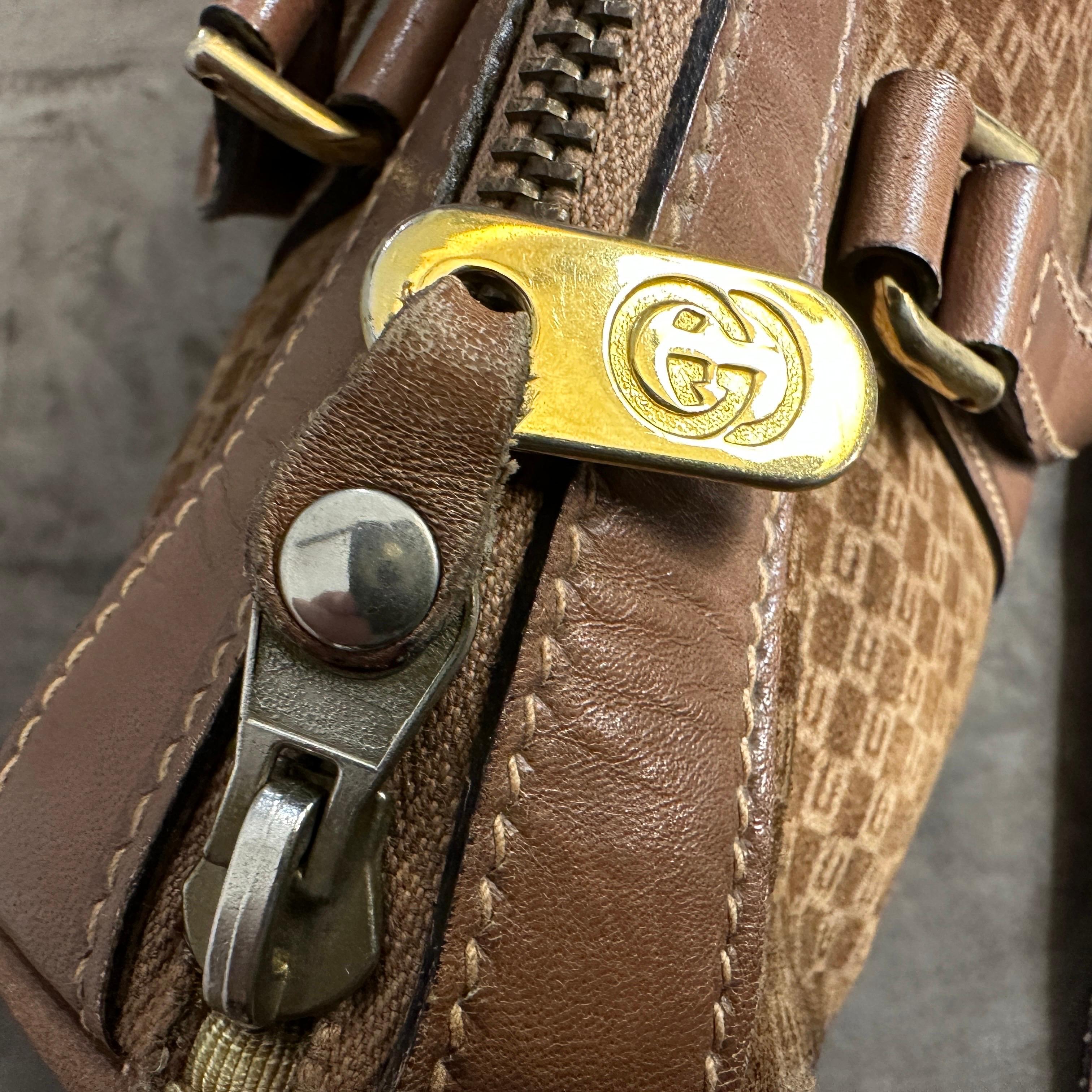 1980s Brown Leather Shoulder Bag by Gucci For Sale 1