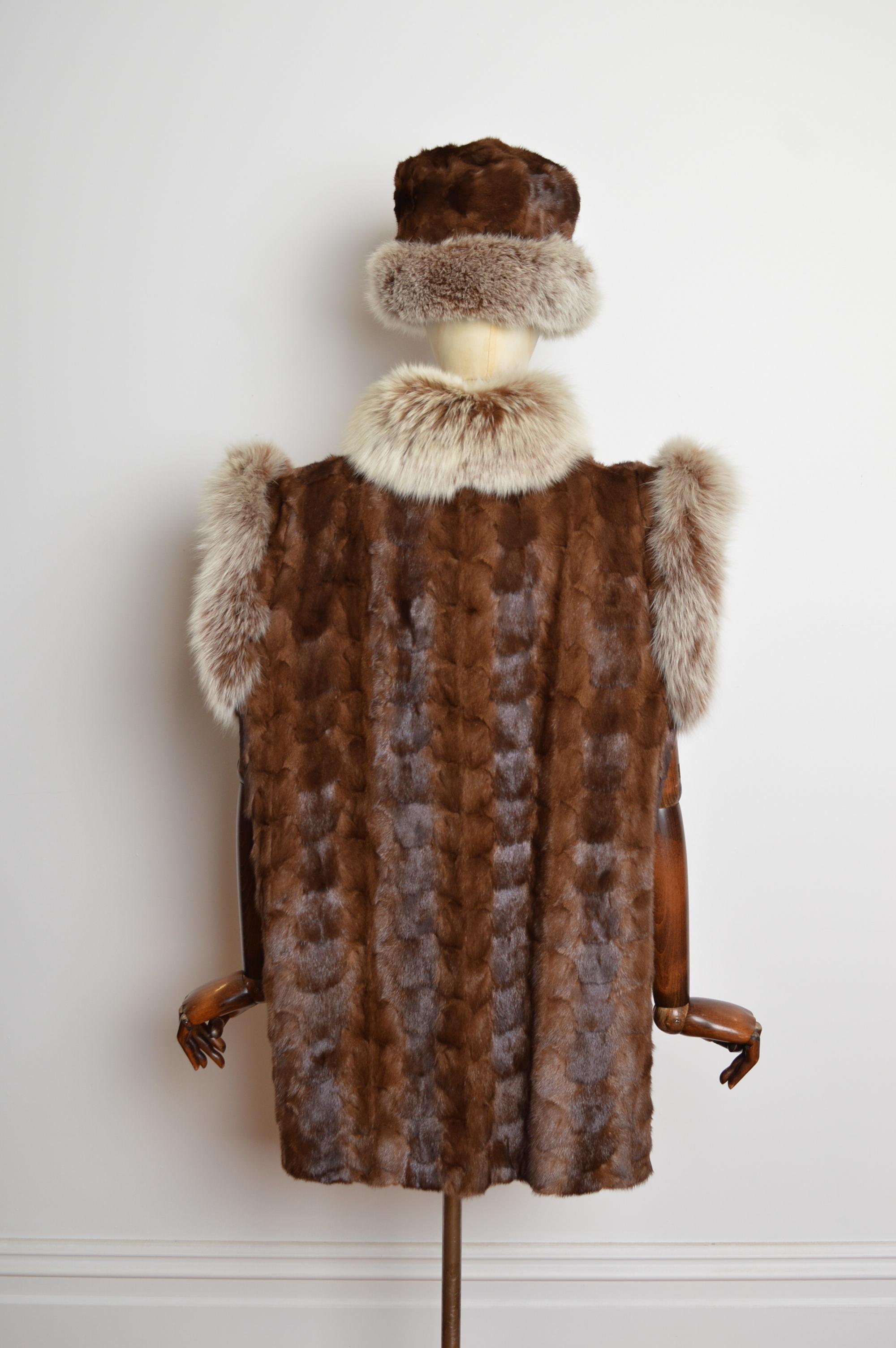 1980 Brown Mink & Fox Trim Real Fur Matching Gilet Coat & Hat - Set en vente 7