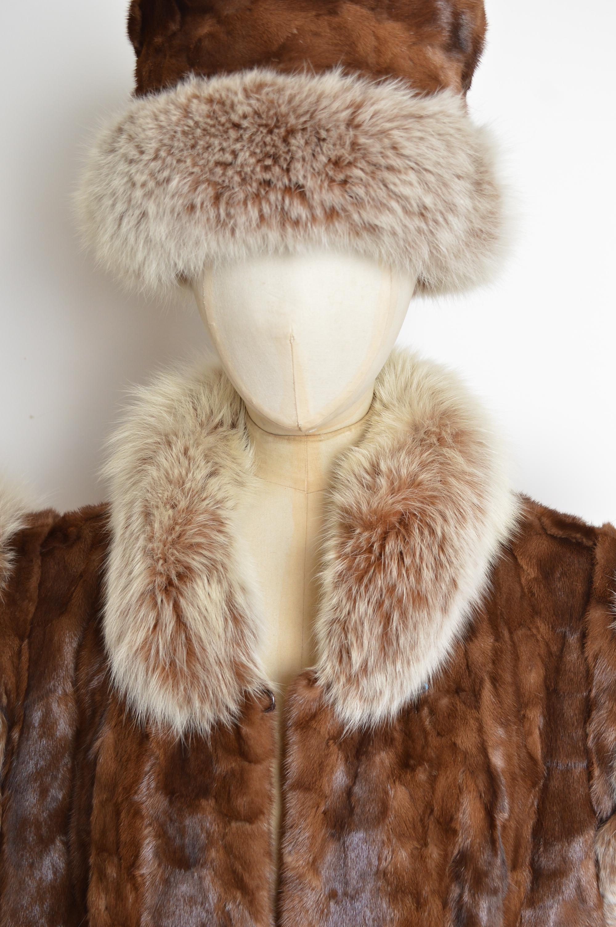 Marron 1980 Brown Mink & Fox Trim Real Fur Matching Gilet Coat & Hat - Set en vente