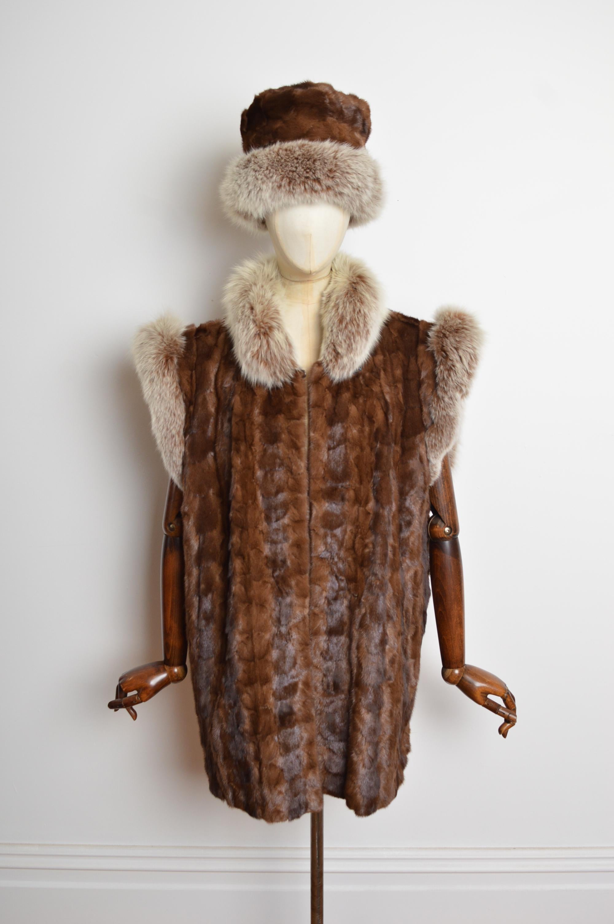1980 Brown Mink & Fox Trim Real Fur Matching Gilet Coat & Hat - Set Unisexe en vente