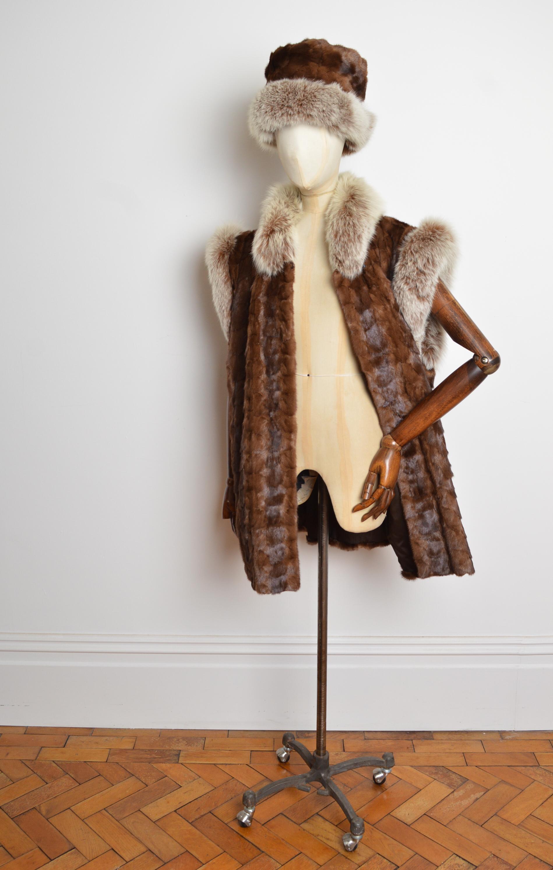 1980 Brown Mink & Fox Trim Real Fur Matching Gilet Coat & Hat - Set en vente 1