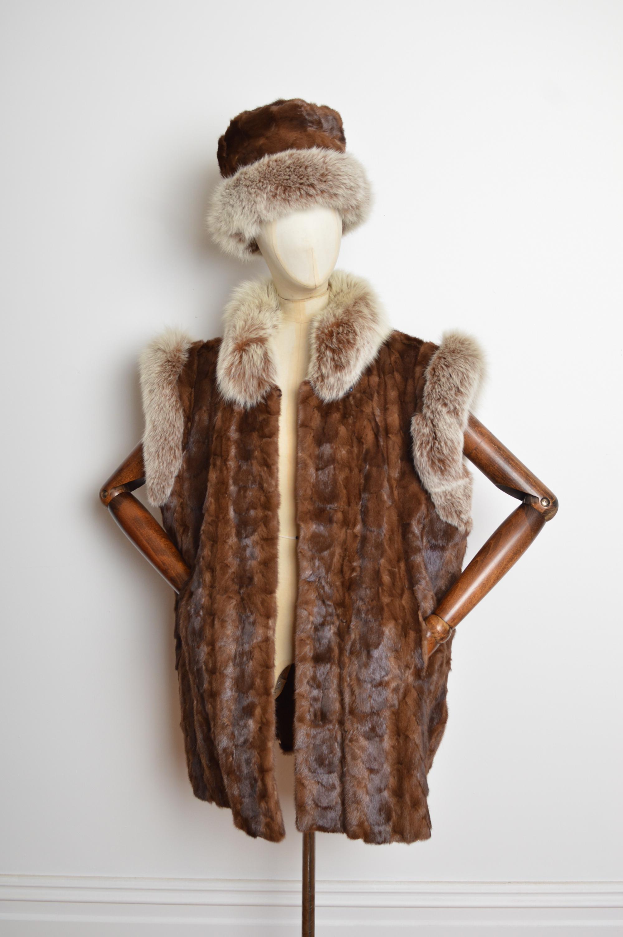 1980 Brown Mink & Fox Trim Real Fur Matching Gilet Coat & Hat - Set en vente 3