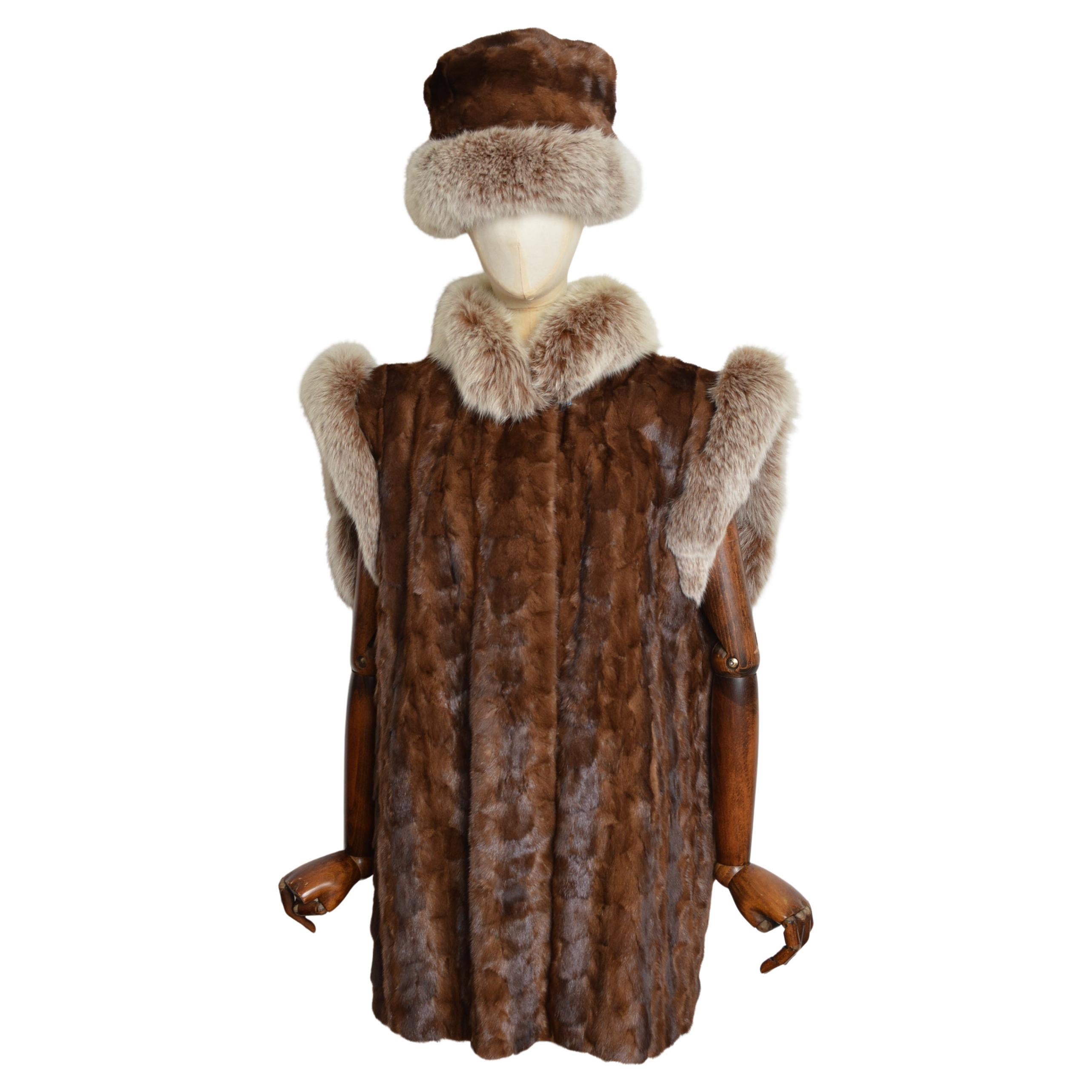 1980 Brown Mink 
Fox Trim Real Fur Matching Gilet Coat 
Hat - Set en vente