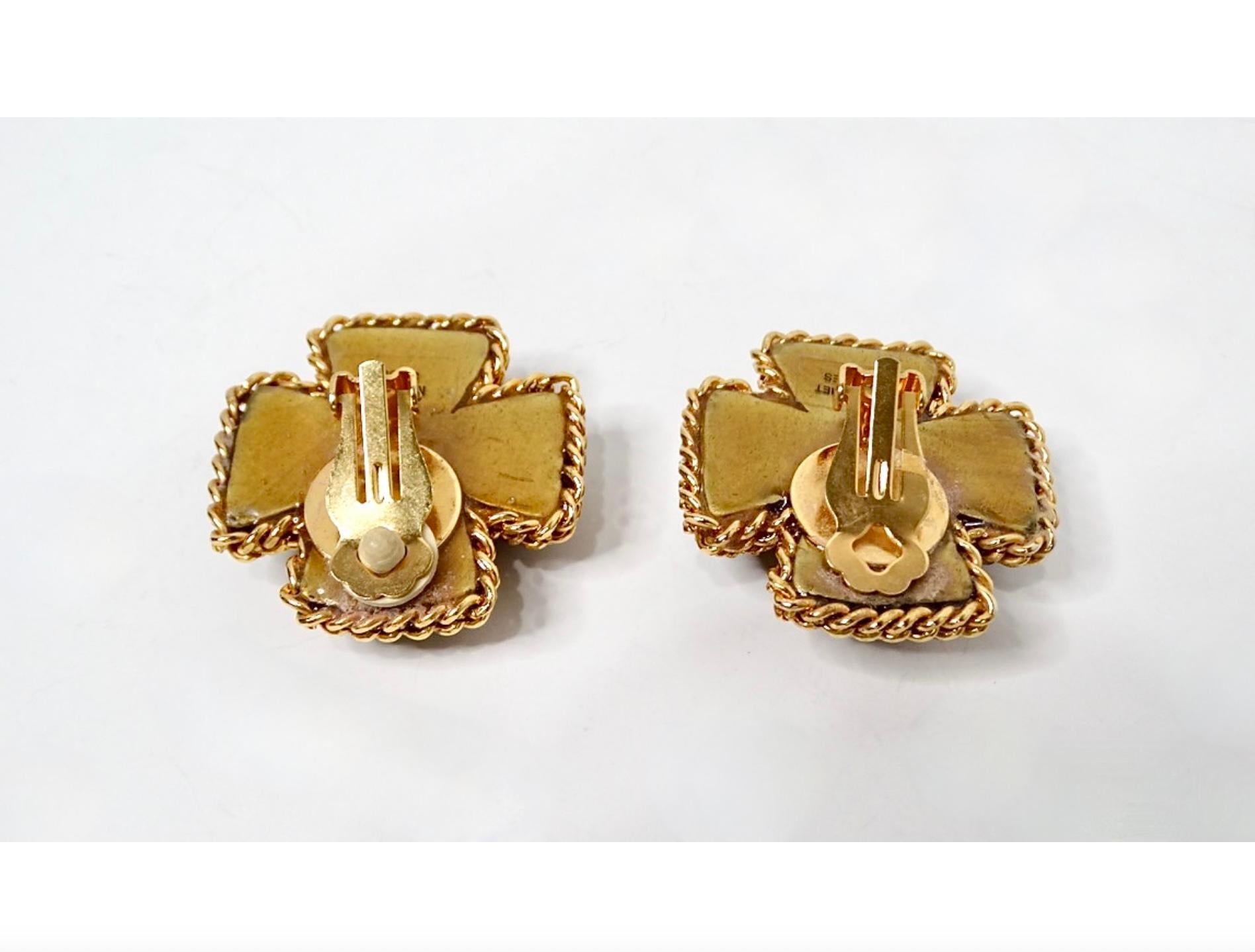 1980s Brown Resin Cross Motif Rhinestone Embellished Earrings In Good Condition For Sale In Scottsdale, AZ