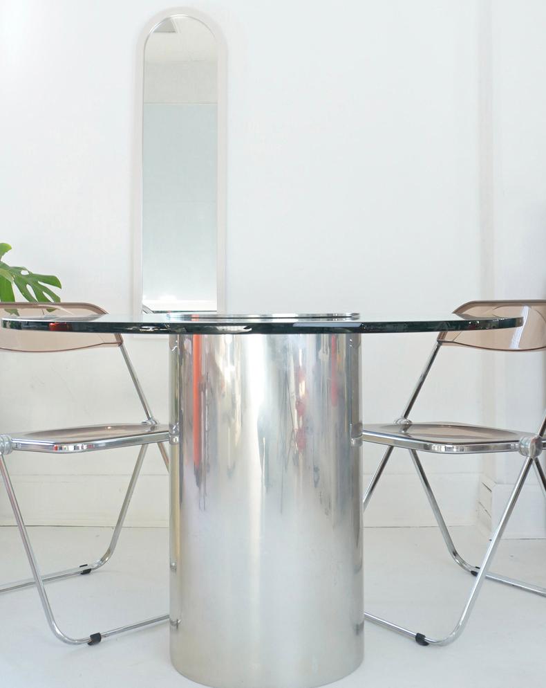 Post-Modern 1980s Brueton Style Polished Chrome and Glass Cylindrical Pedestal Dining Table For Sale