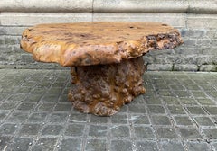 Mesa de centro Brutalista de los años 80 con tablero de Tronco de Olmo y base de Burl de Olmo