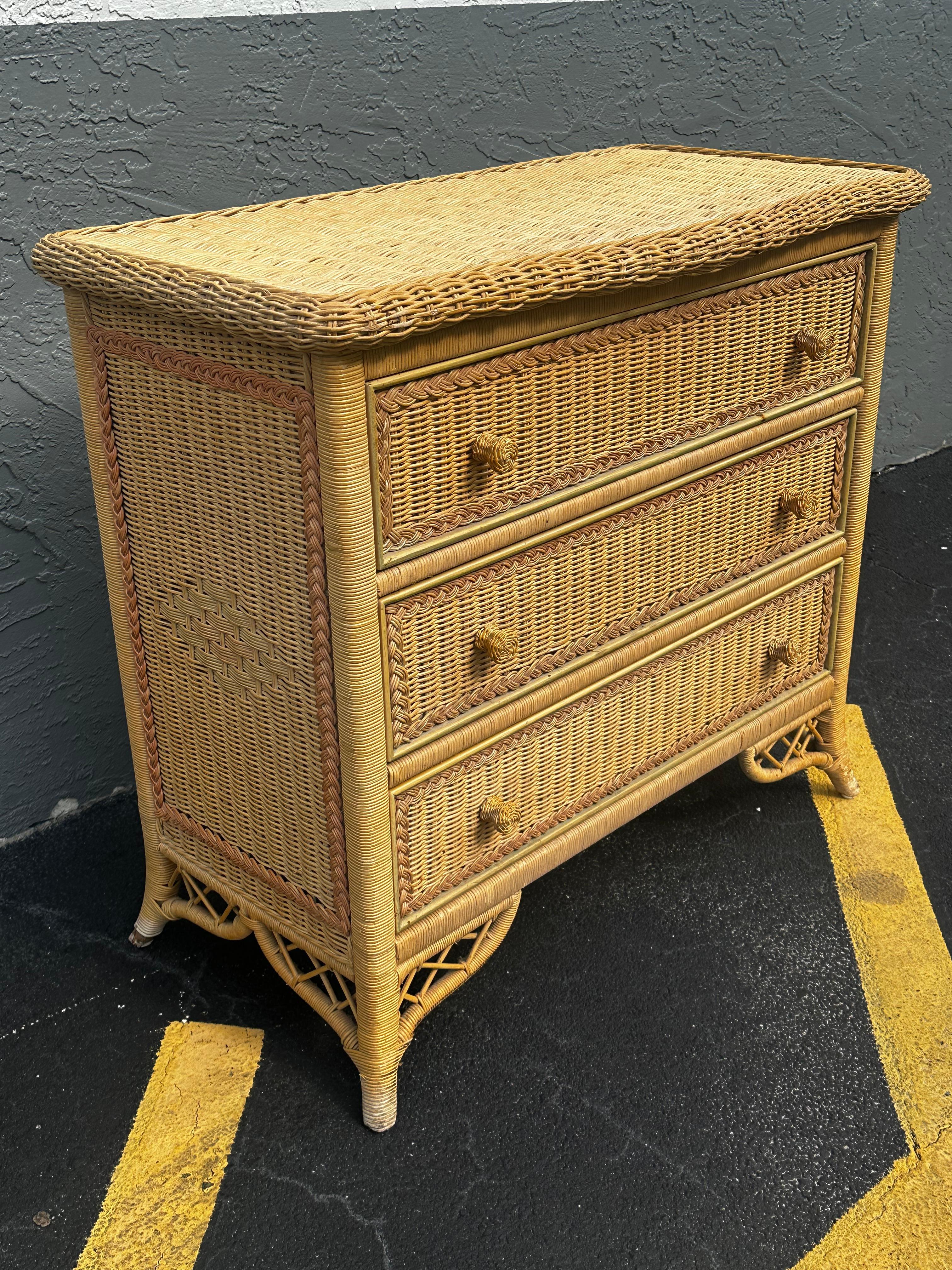 Fine XX secolo Cassettone Budji anni '80 in bambù bruciato e rattan intrecciato in vendita