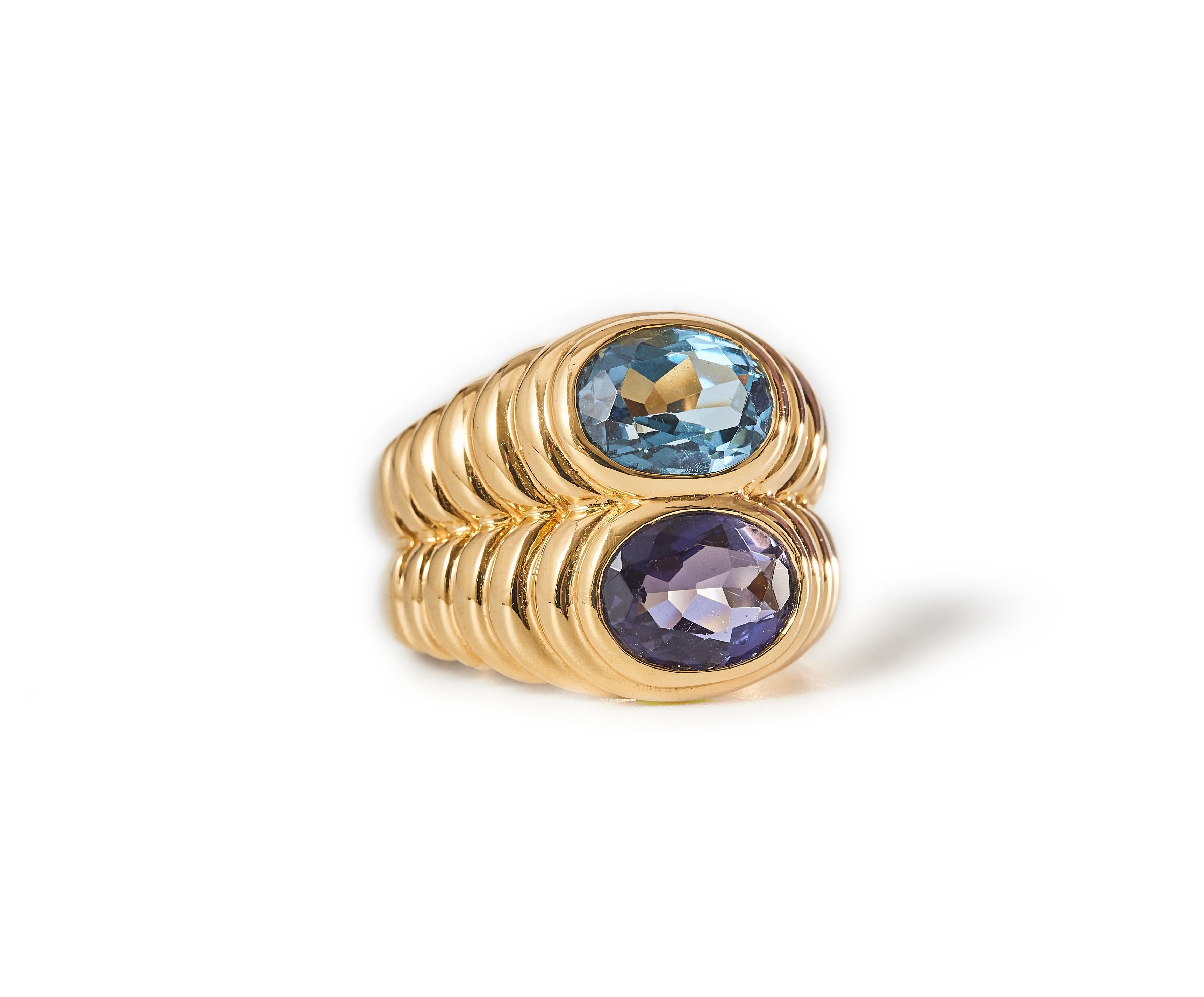 1980er Jahre Bulgari 18 Karat Gold Blautopas und Iolith Doppio Ring für Damen oder Herren im Angebot