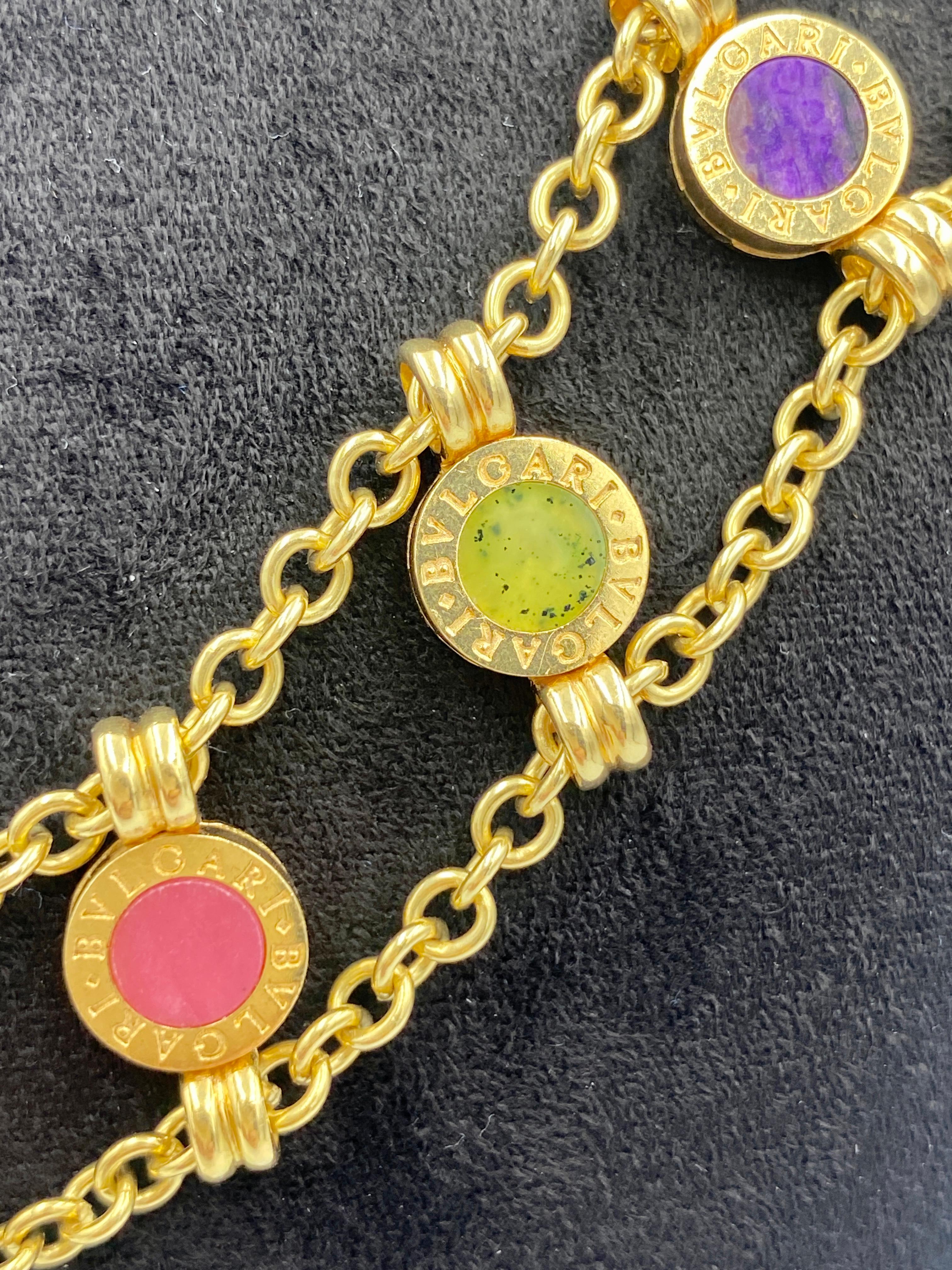 Round Cut 1980s Bulgari 18k gold multistone chain necklace, bracelet & earring set For Sale