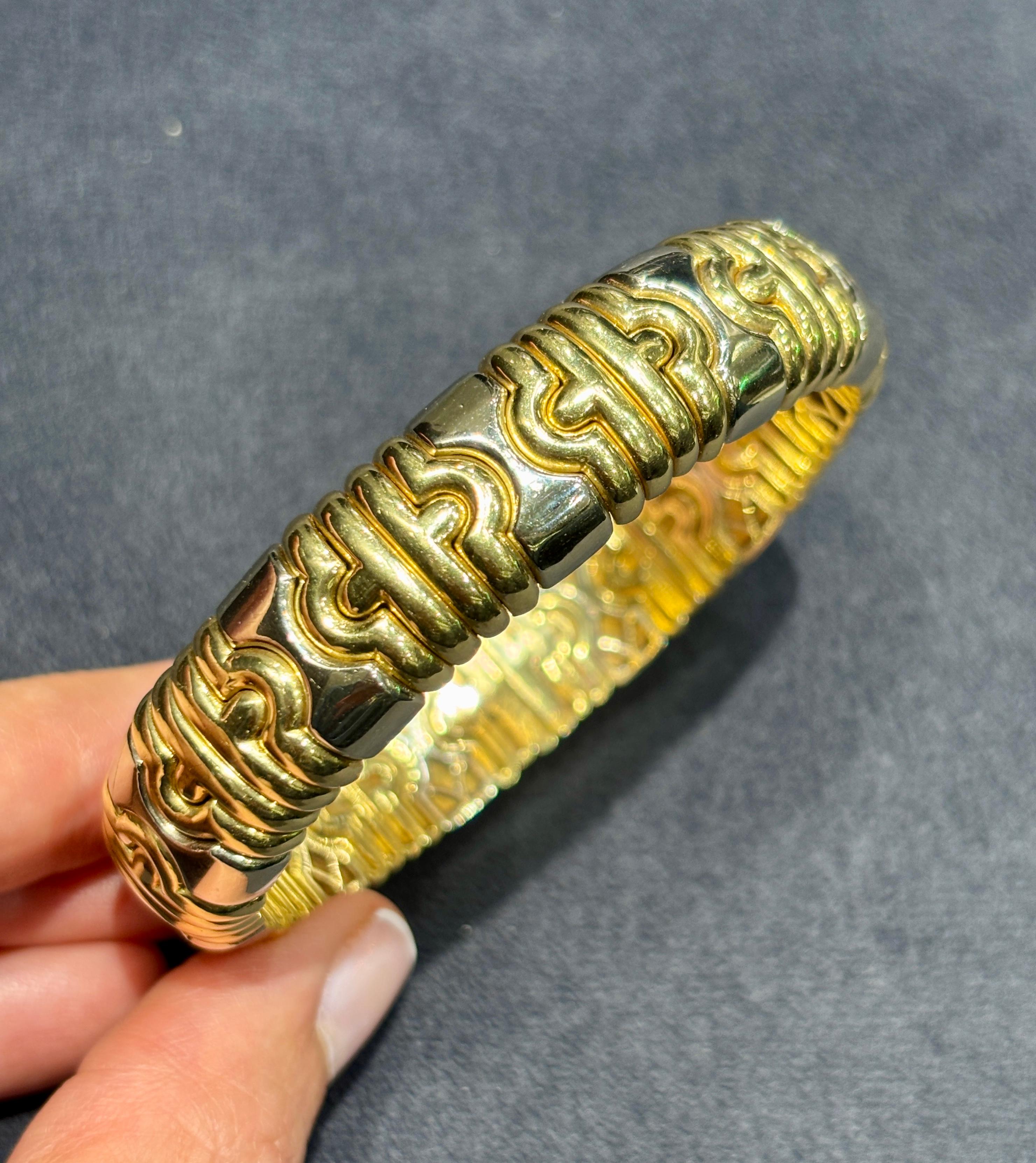 1980er Bulgari Armreif aus 18 Karat Weiß- und Gelbgold im Angebot 1