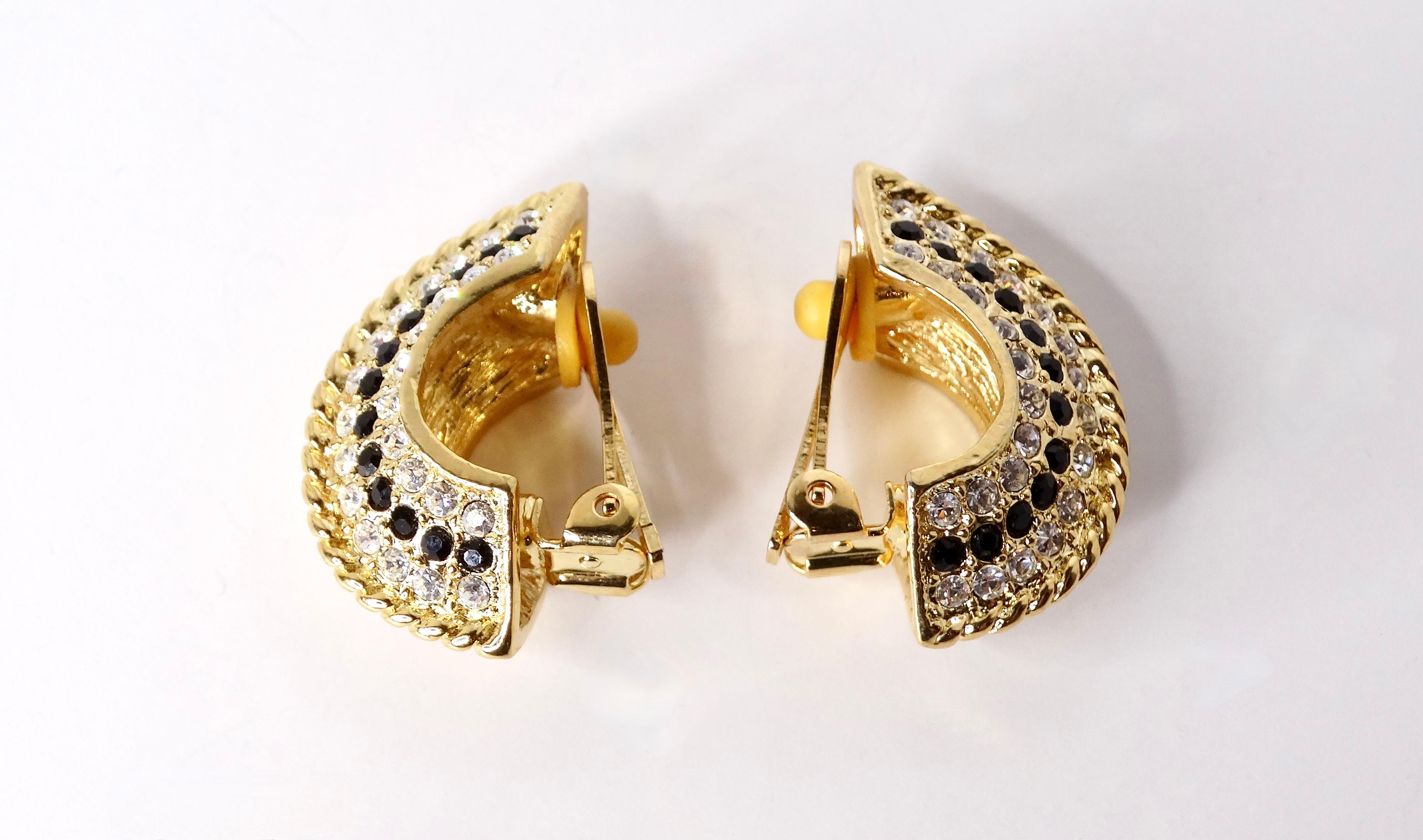 Boucles d'oreilles en or 18k des années 1980 inspirées par Bulgari et incrustées de cristaux de fantaisie Bon état - En vente à Scottsdale, AZ