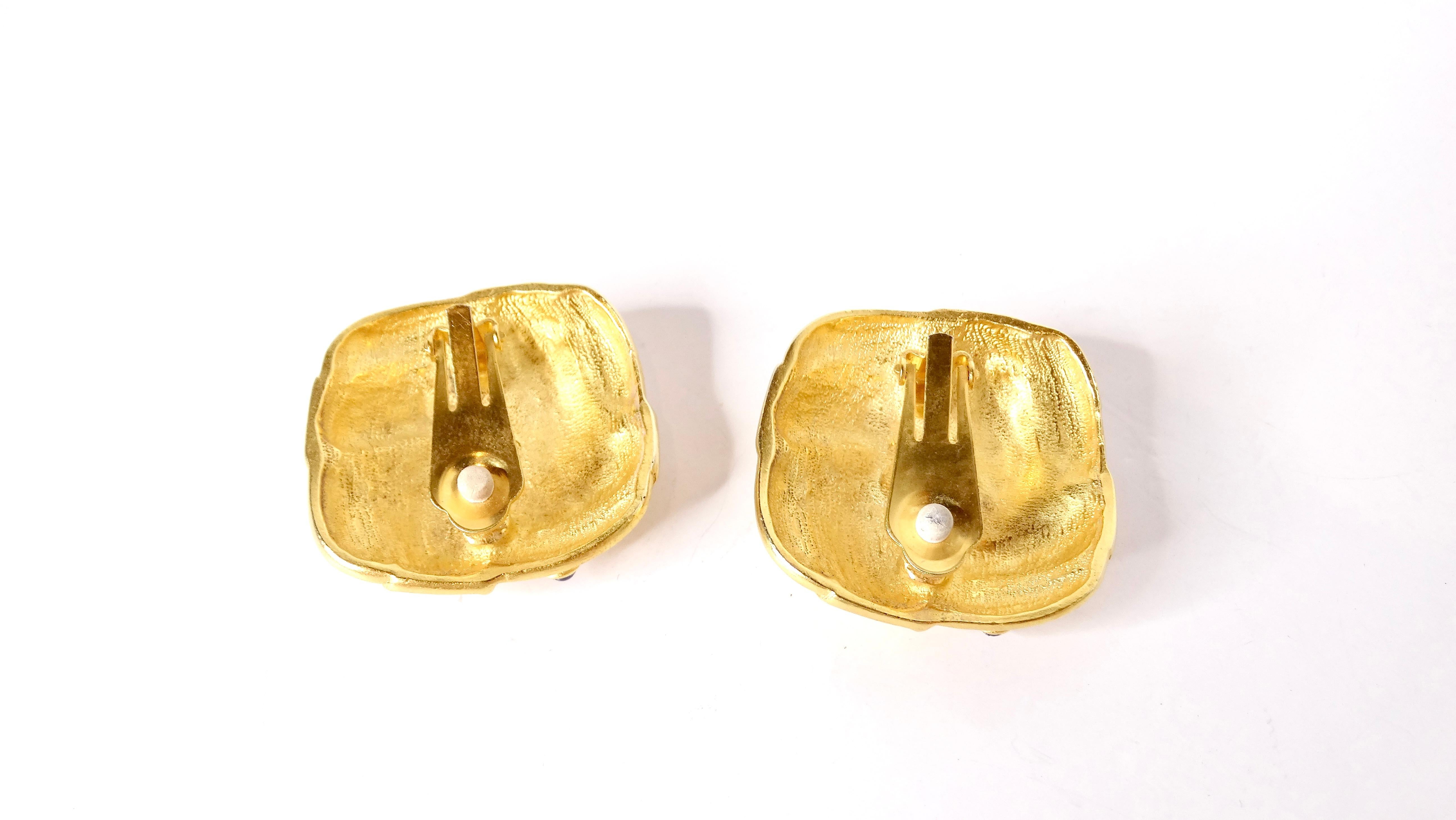 These stunning 1980s Bulgari Inspired Large 18k Gold Plated Woven Motif Clip-On Earrings are a breathtaking homage to the opulent jewelry of that era. Each earring showcases a large square design adorned with an intricate woven motif, accentuated by