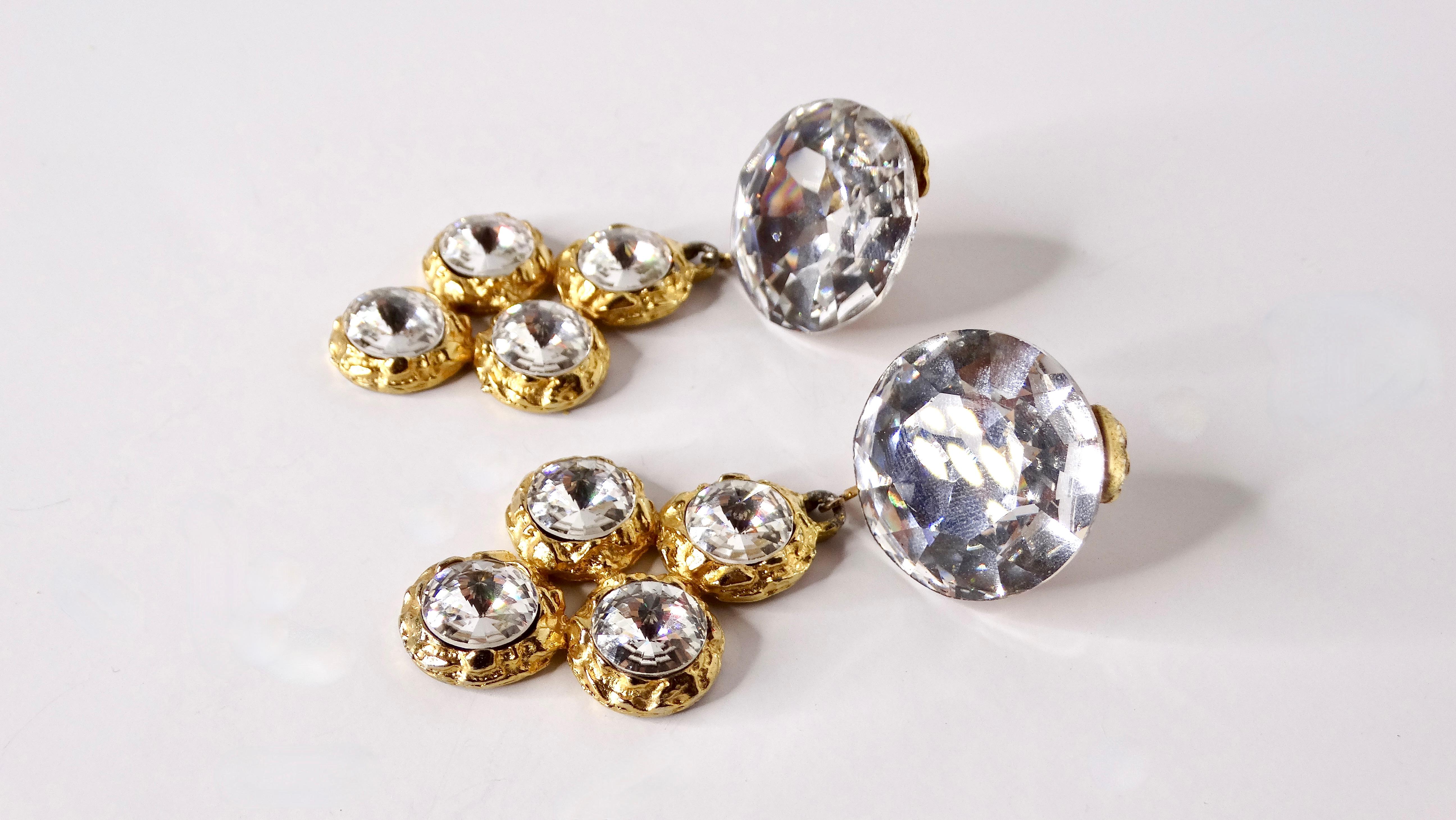 Step back into the vibrant era of the 1980s with these stunning Chunky 18K Gold Plated Molten-Style Rhinestone Dangle Earrings. With a beautiful Buglari-Style design, these eye-catching earrings feature a large faux crystal rhinestone at the top,