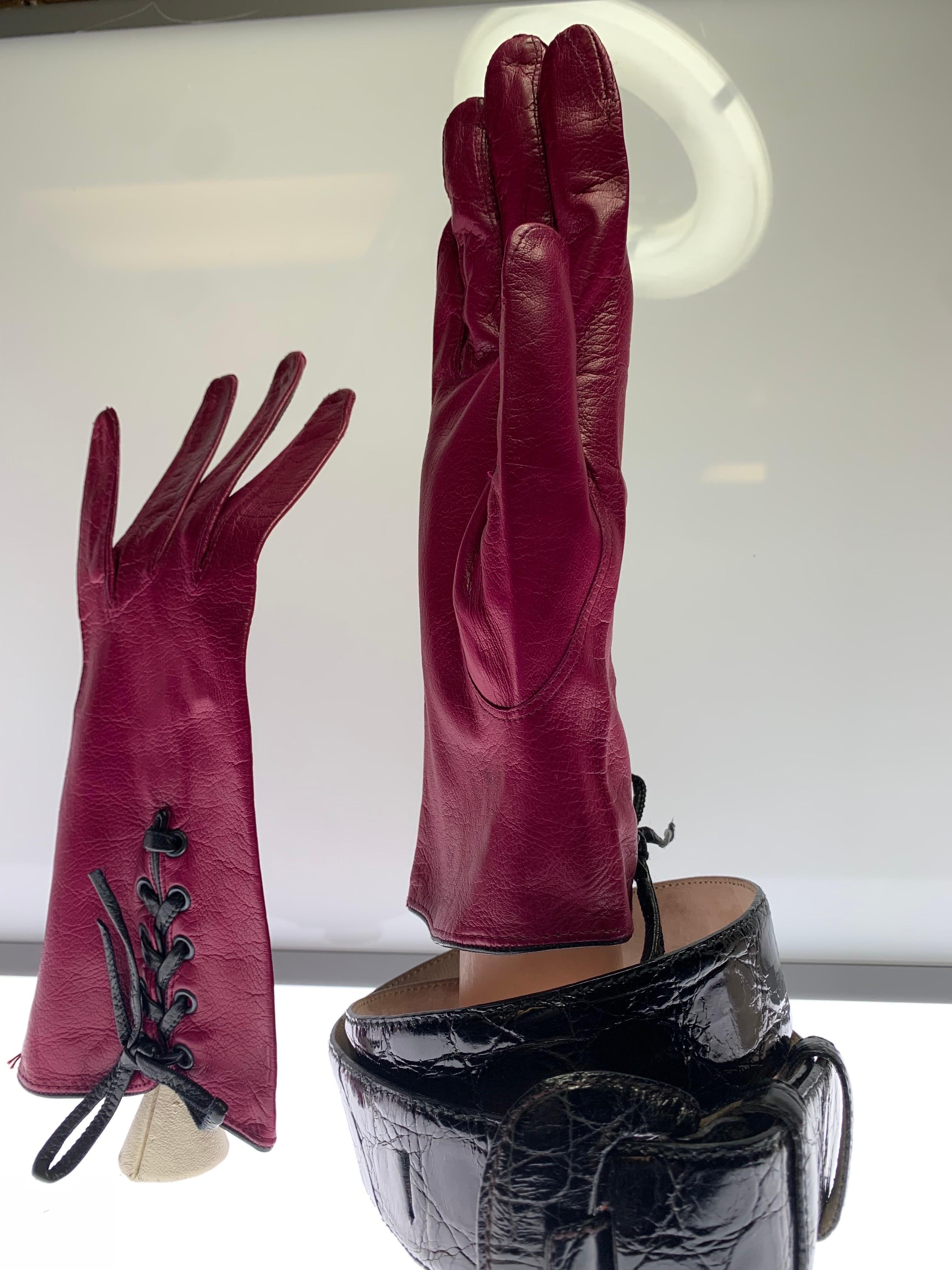 1980s Burgundy Lace-Up Leather Gloves & Genuine Caiman Crocodile Belt Set For Sale 4