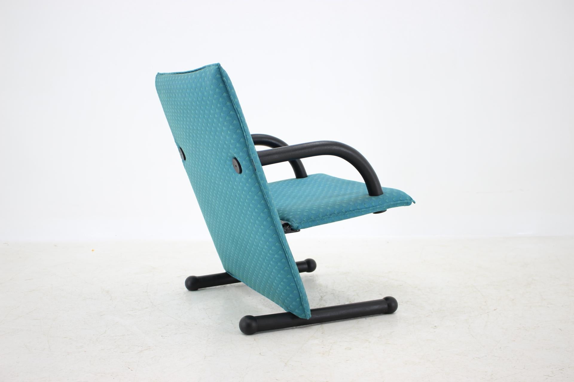 1980s Burkhard Vogtherr T-Line Armchair for Arflex In Good Condition For Sale In Praha, CZ