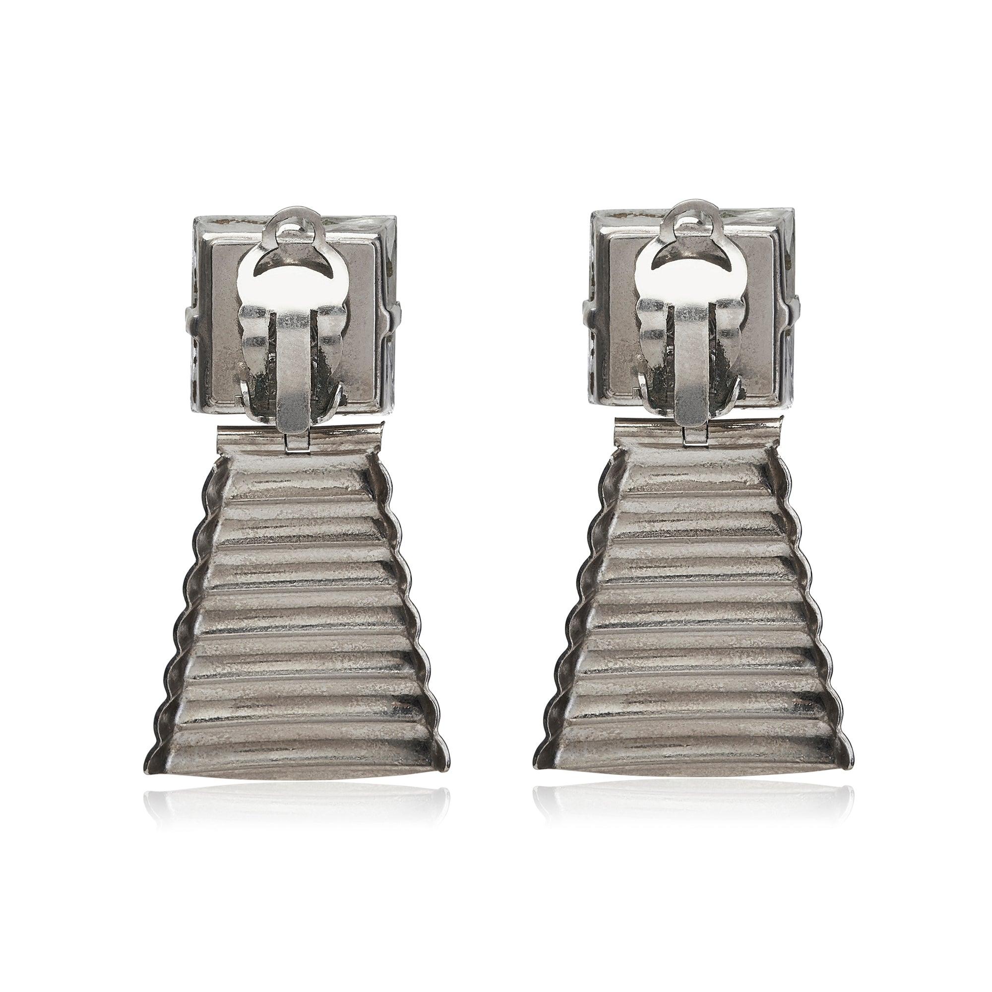 British jewellery designers Butler & Wilson founded their company in the late 1960s. In 1972, the company opened their iconic flagship store on Fulham Road in London, which remains there to this day. These early 1990s sterling silver earrings