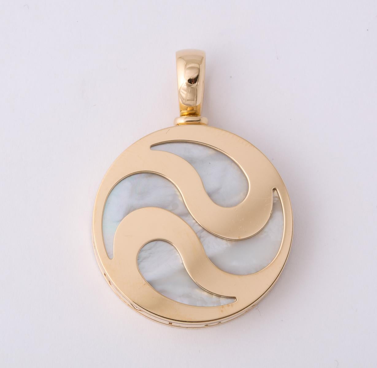 1980s Bvlgari Spinning Mother of Pearl and Gold Ying Yang Pendant In Good Condition In New York, NY
