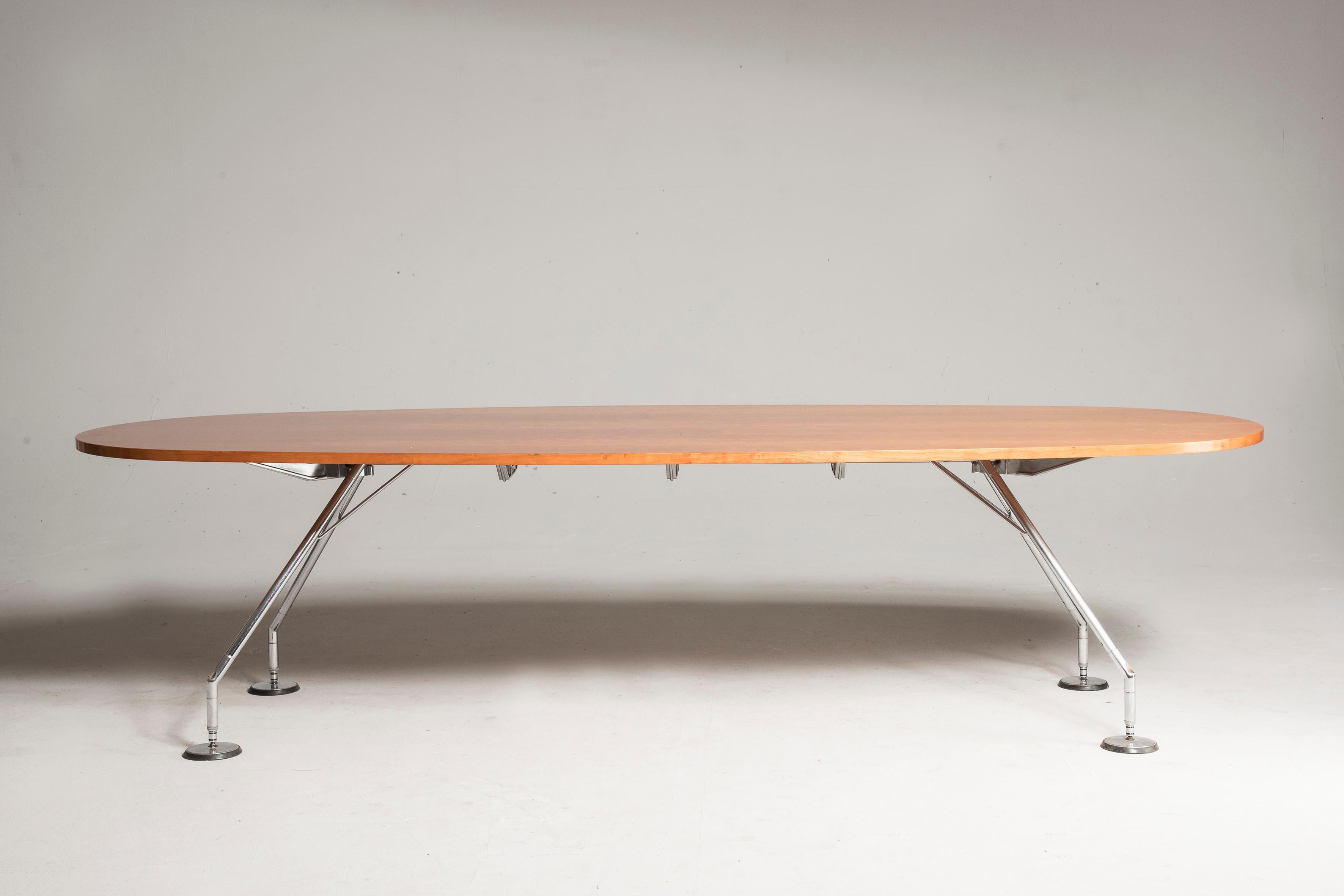 Aluminium Table ovale en acier et bois par Norman Foster pour Tecno des années 1980