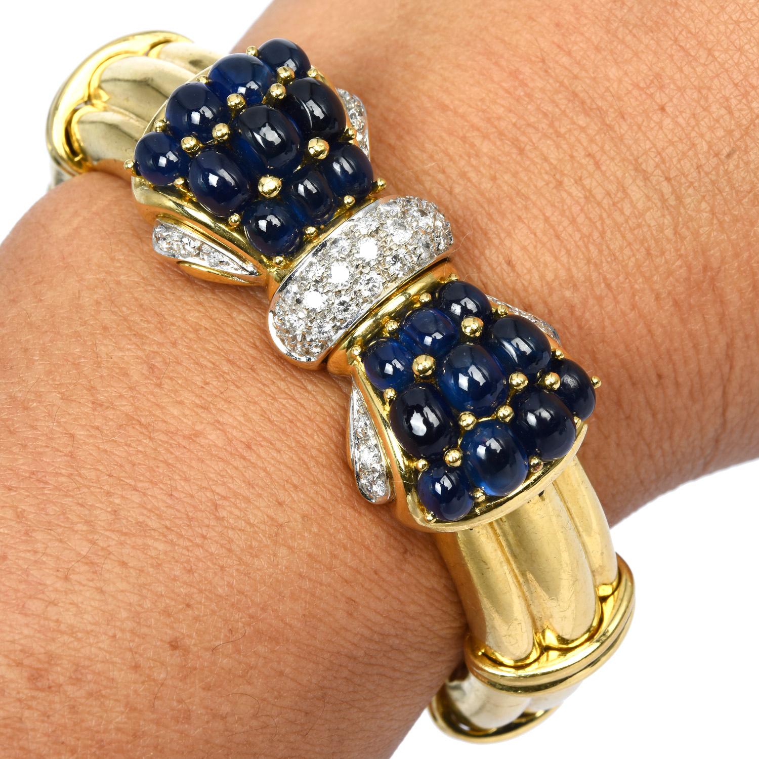 1980's Cabochon Blue Sapphire Diamond 18K Gold Bow Cuff Bangle Bracelet In Excellent Condition For Sale In Miami, FL