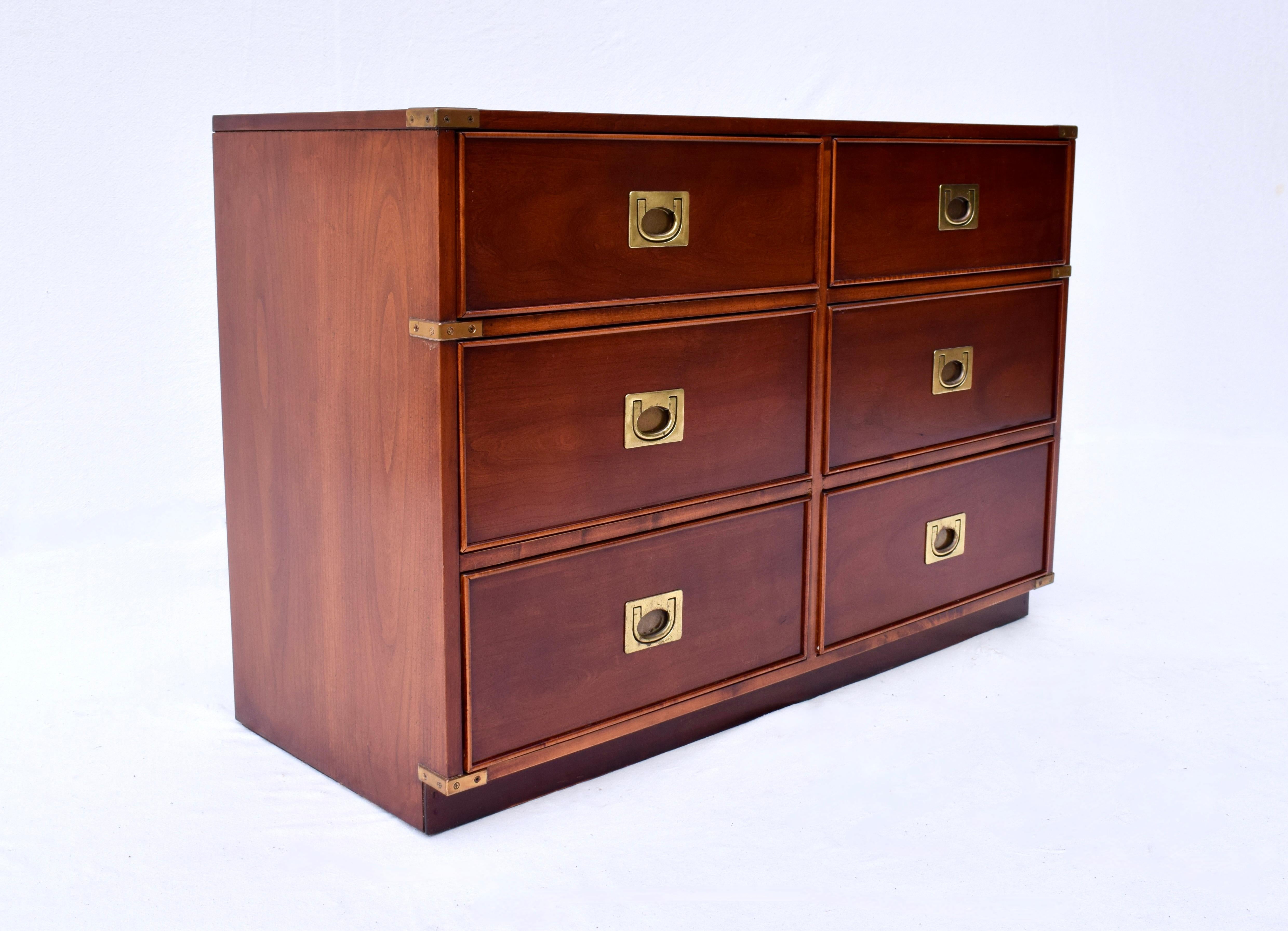 1980's Campaign Style Bachelor Chest of Six Drawers In Good Condition For Sale In Southampton, NJ