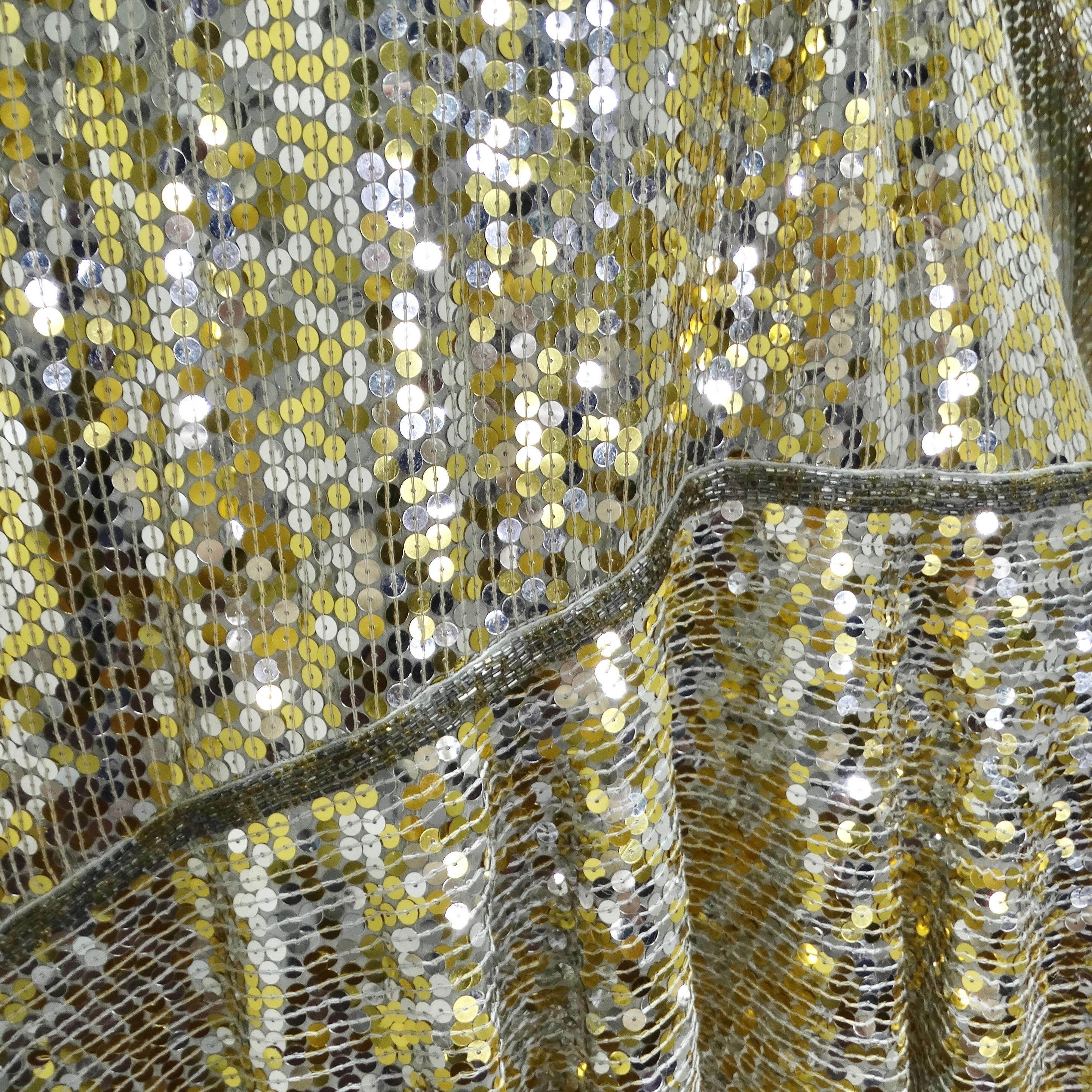 1980er Capriccio Gold Pailletten verschönert Kleid, Schal & Gürtel Set im Zustand „Hervorragend“ im Angebot in Scottsdale, AZ