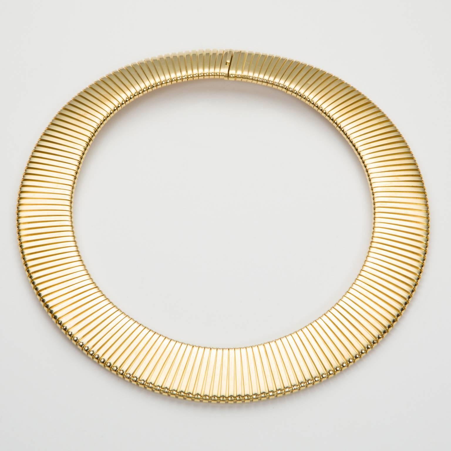 This stunning collar necklace is everything! Cleopatra style, chic, elegant fluid gold caressing your neck, it's a dream to wear and will be a very special addition to your jewellery wardrobe. 
Tubogas work is so detailed with subtle flexibility