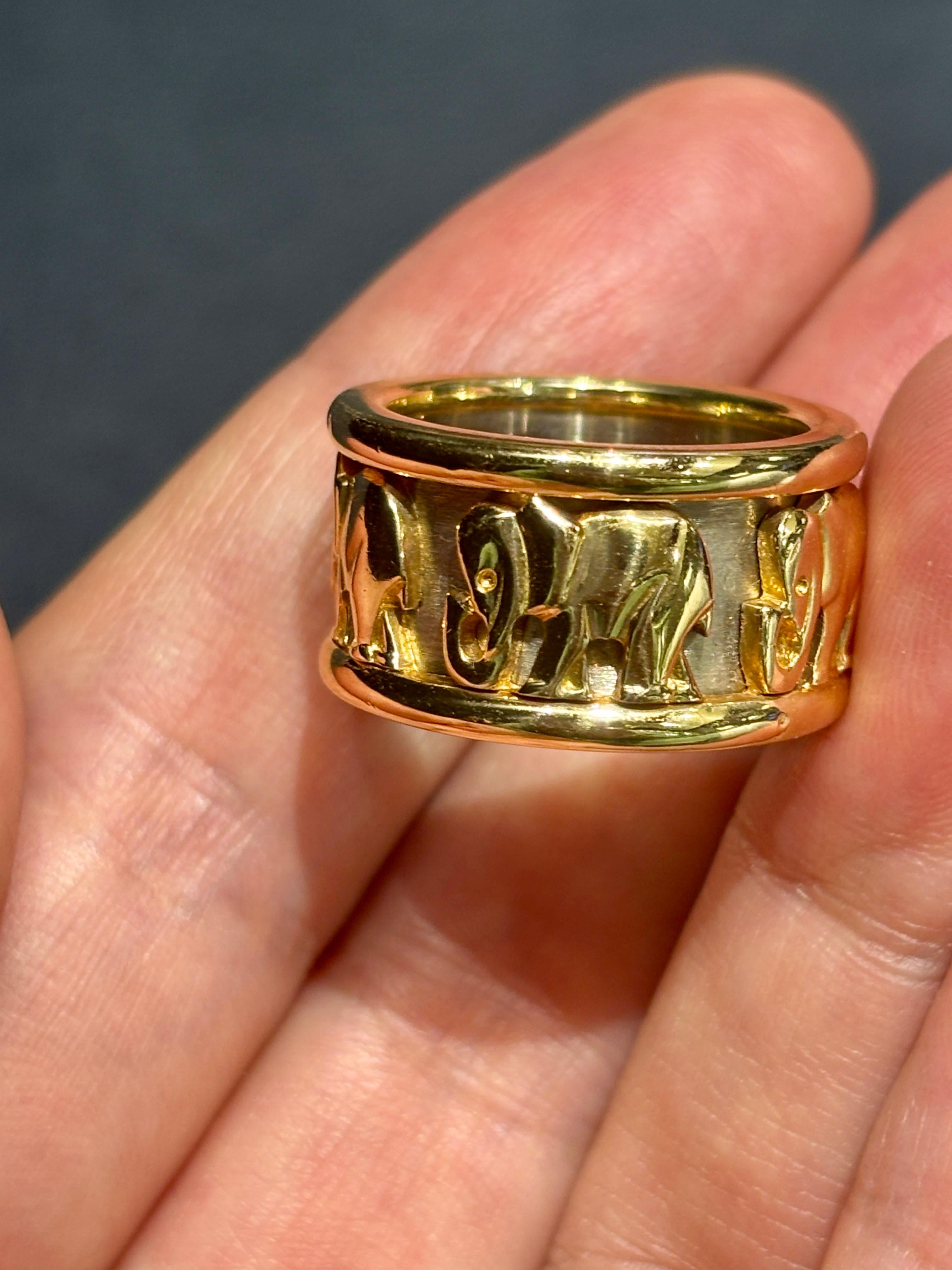 Bague éléphant en or blanc et jaune de Cartier des années 1980 Unisexe en vente