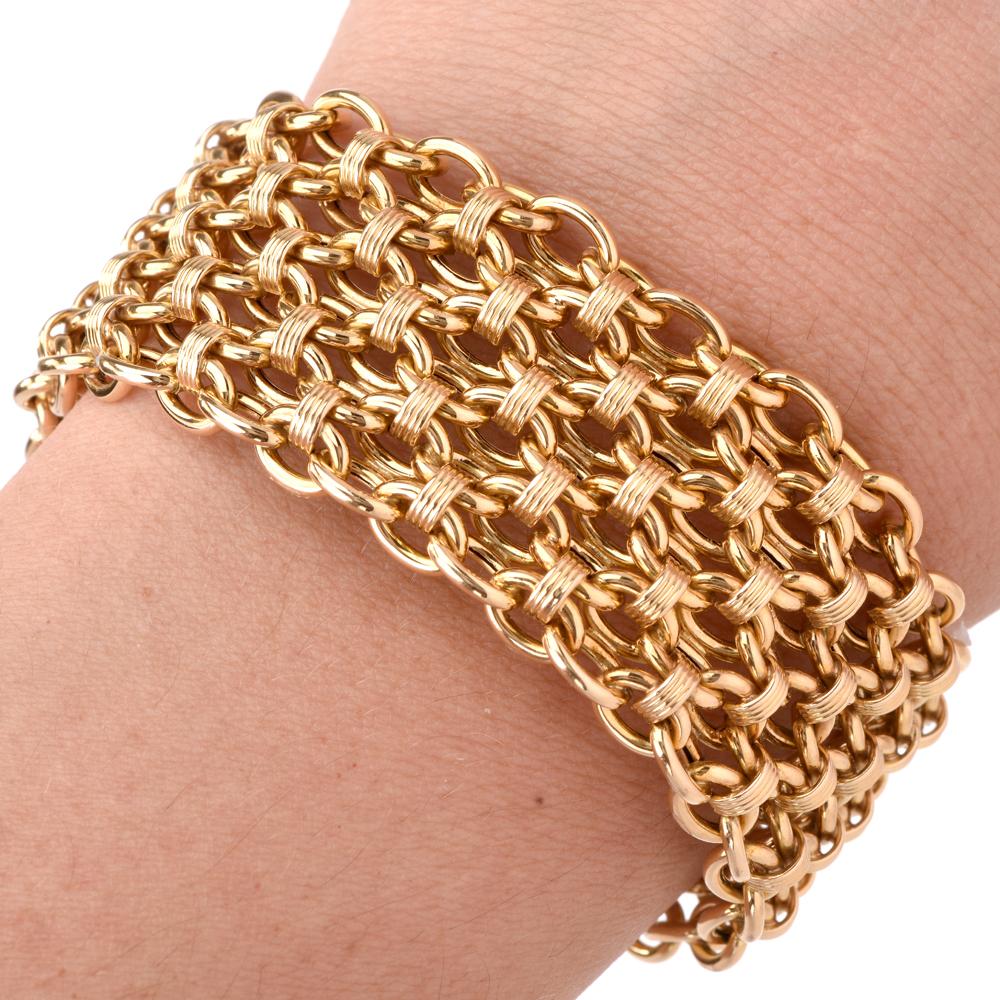 This authentic early 80s Cartier bracelet depicting an assemblage of immaculately rendered fancy links is of French provenance. The alluringly feminine and aesthetically captivating yellow gold mesh pattern created by the fancy links lends an