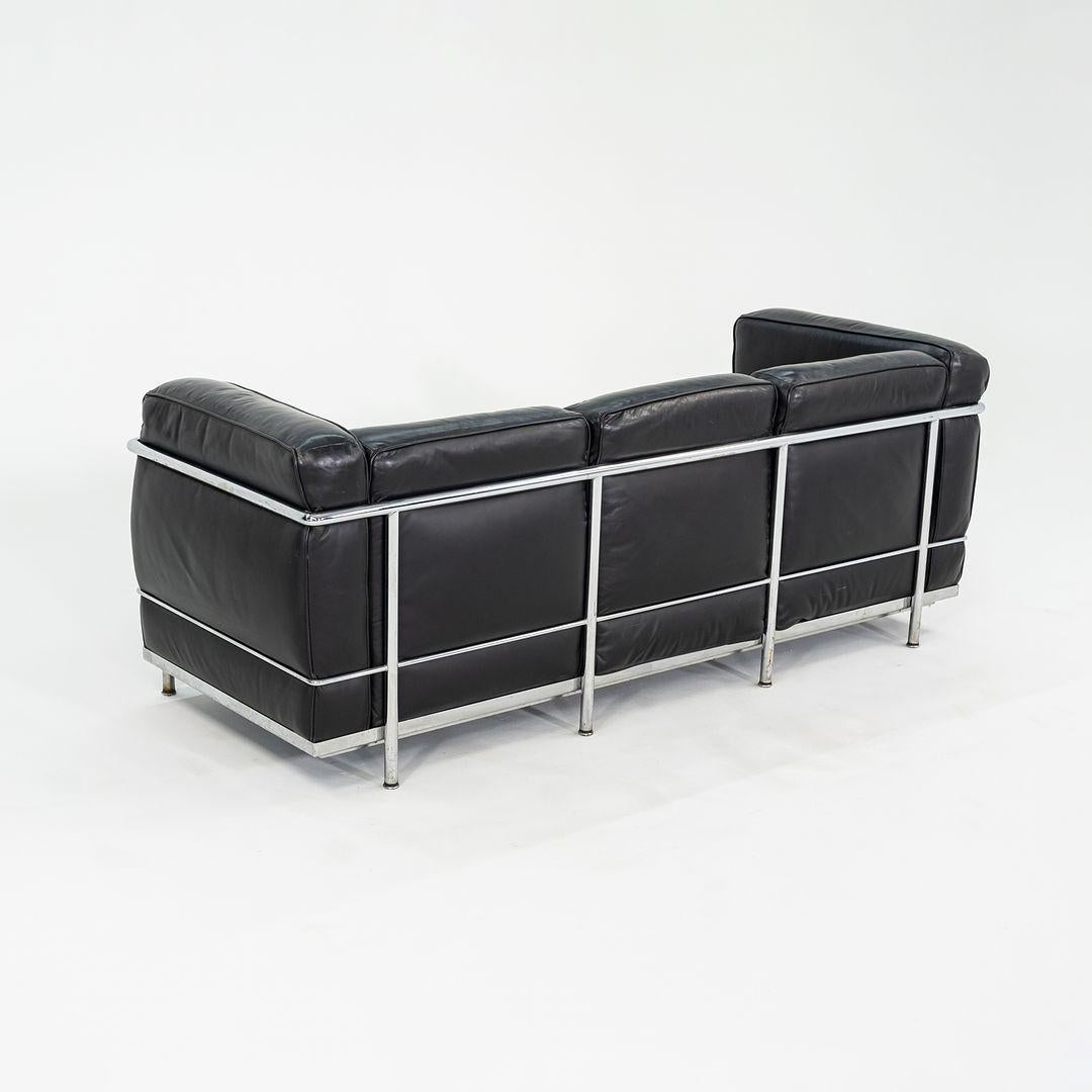 1980er Cassina LC2 Dreisitzer-Sofa in Schwarz von Le Corbusier, Jeanneret, Perriand, Perriand im Zustand „Gut“ im Angebot in Philadelphia, PA