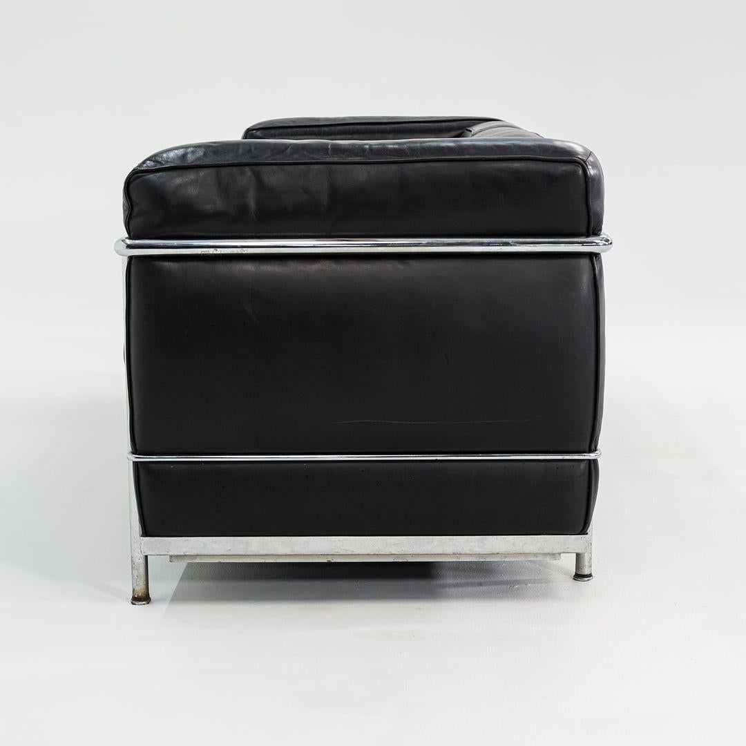 1980er Cassina LC2 Dreisitzer-Sofa in Schwarz von Le Corbusier, Jeanneret, Perriand, Perriand (Ende des 20. Jahrhunderts) im Angebot