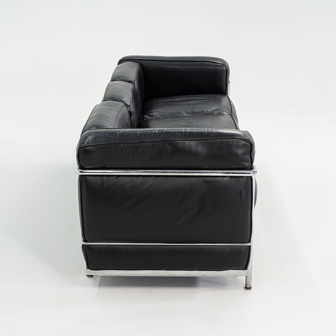 1980er Cassina LC2 Dreisitzer-Sofa in Schwarz von Le Corbusier, Jeanneret, Perriand, Perriand (Leder) im Angebot
